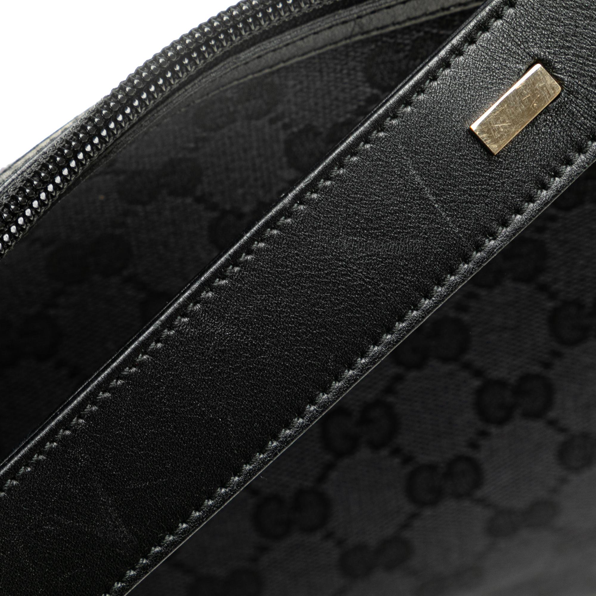 Gucci GG Canvas Shoulder Bag (SHG-nNgF0V)