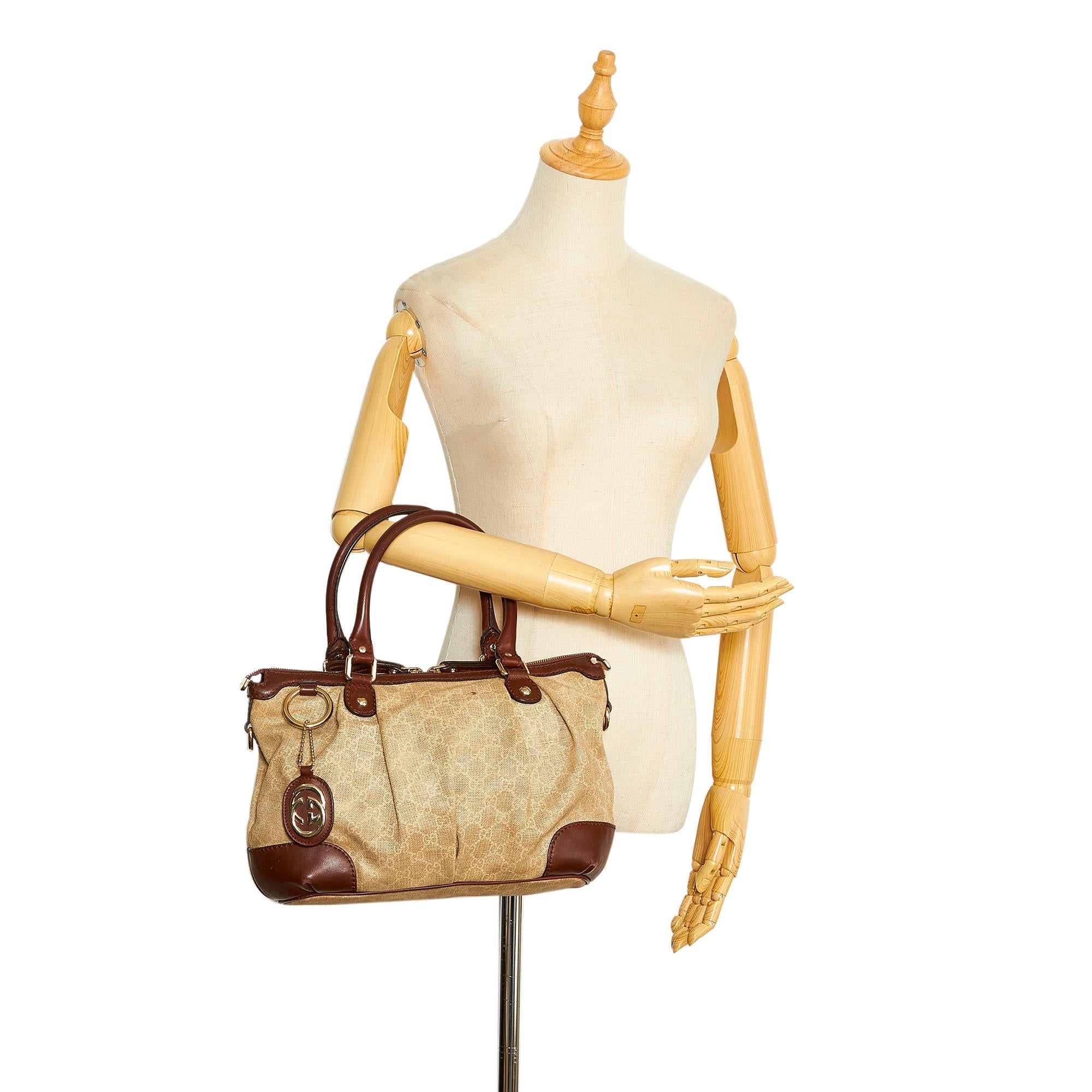 Gucci GG Canvas Sukey Handbag (SHG-LfFuDr)