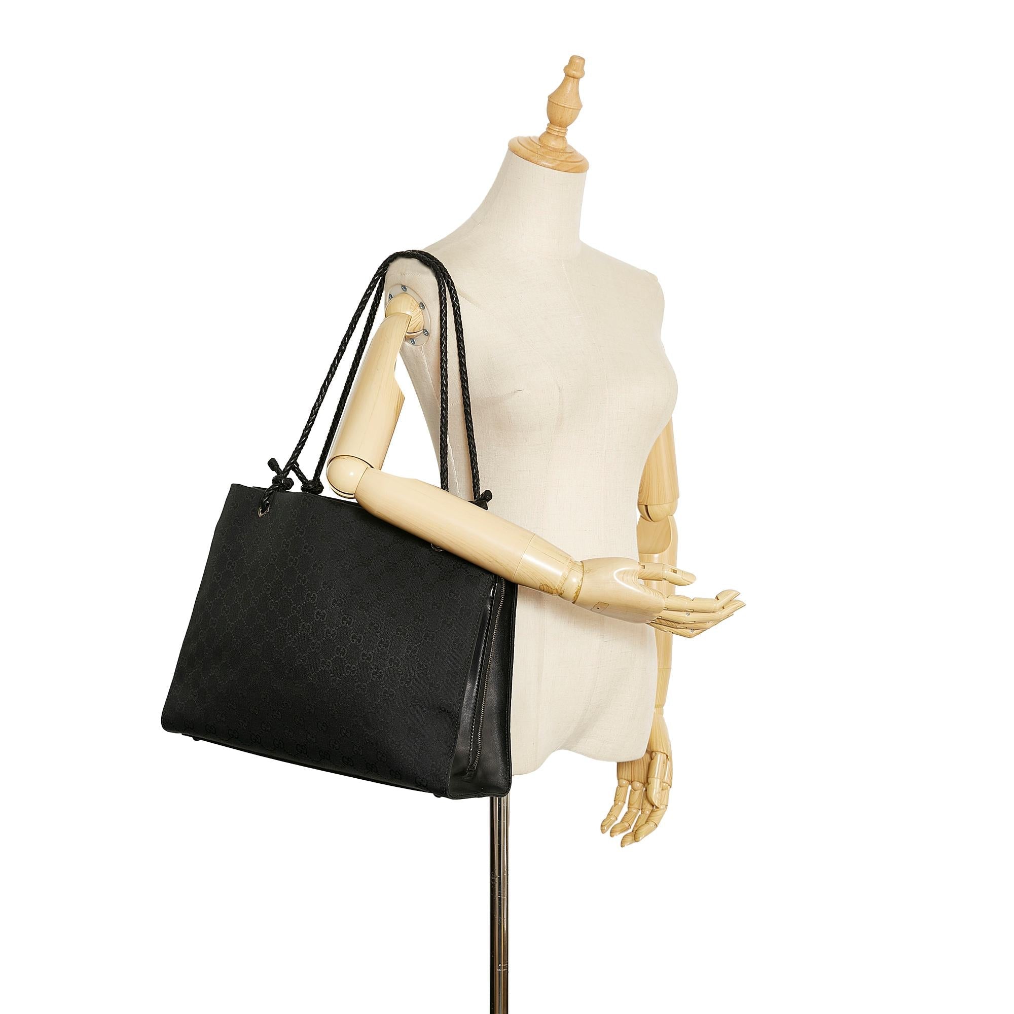 Gucci GG Canvas Tote Bag (SHG-rygPch)