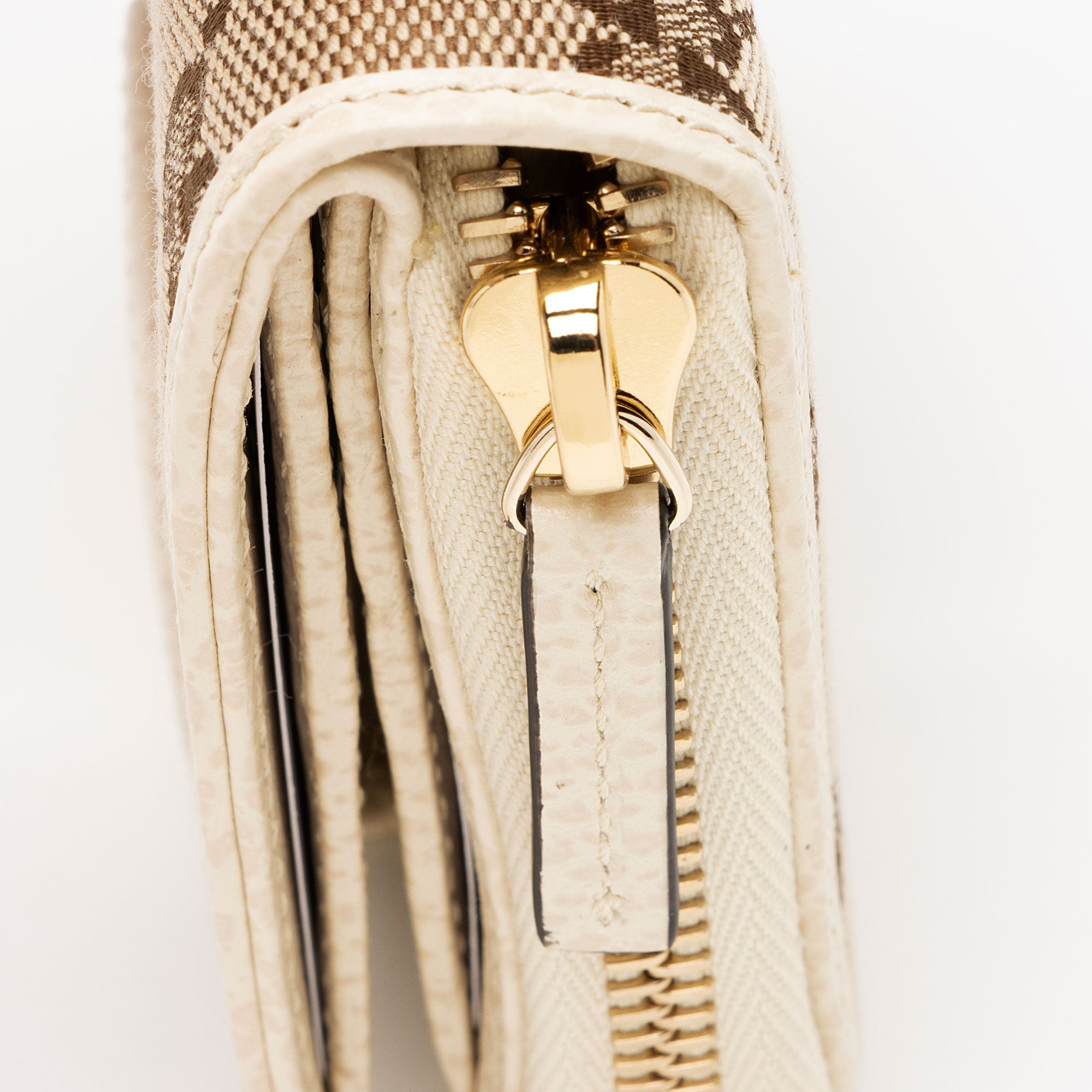 Gucci GG Canvas Zip Around Compact Wallet (SHF-p3f4tY)