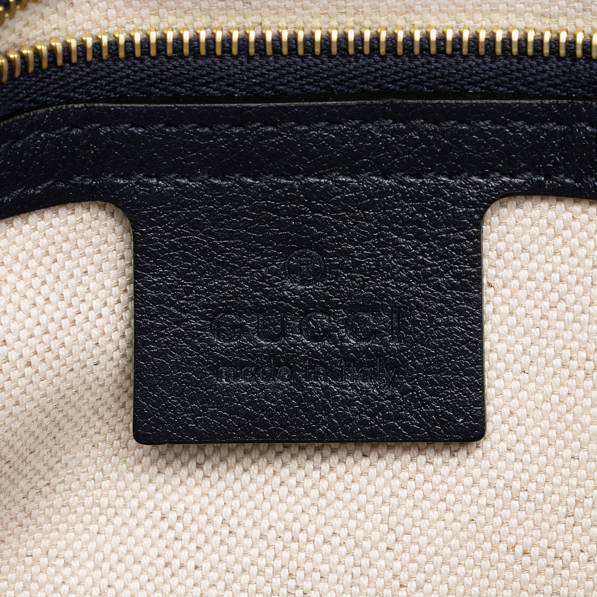 Gucci GG Debossed Leather Small Top Handle (SHF-ur1BGP)