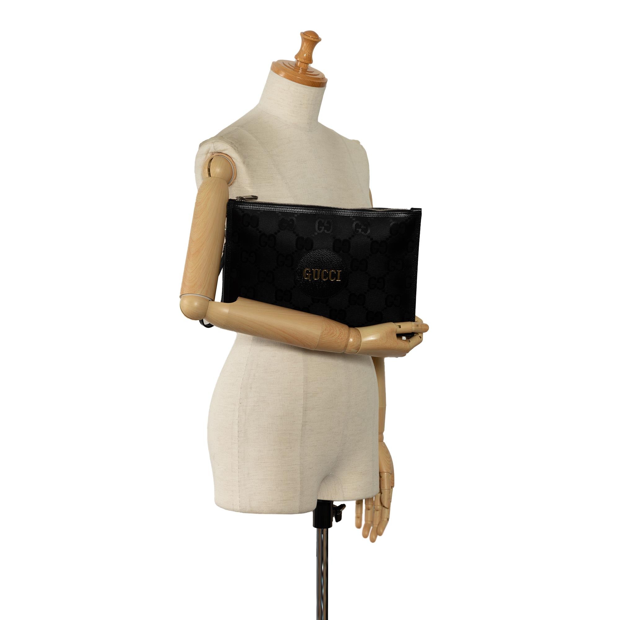 Gucci GG Nylon Off The Grid Pouch (SHG-93LF74)