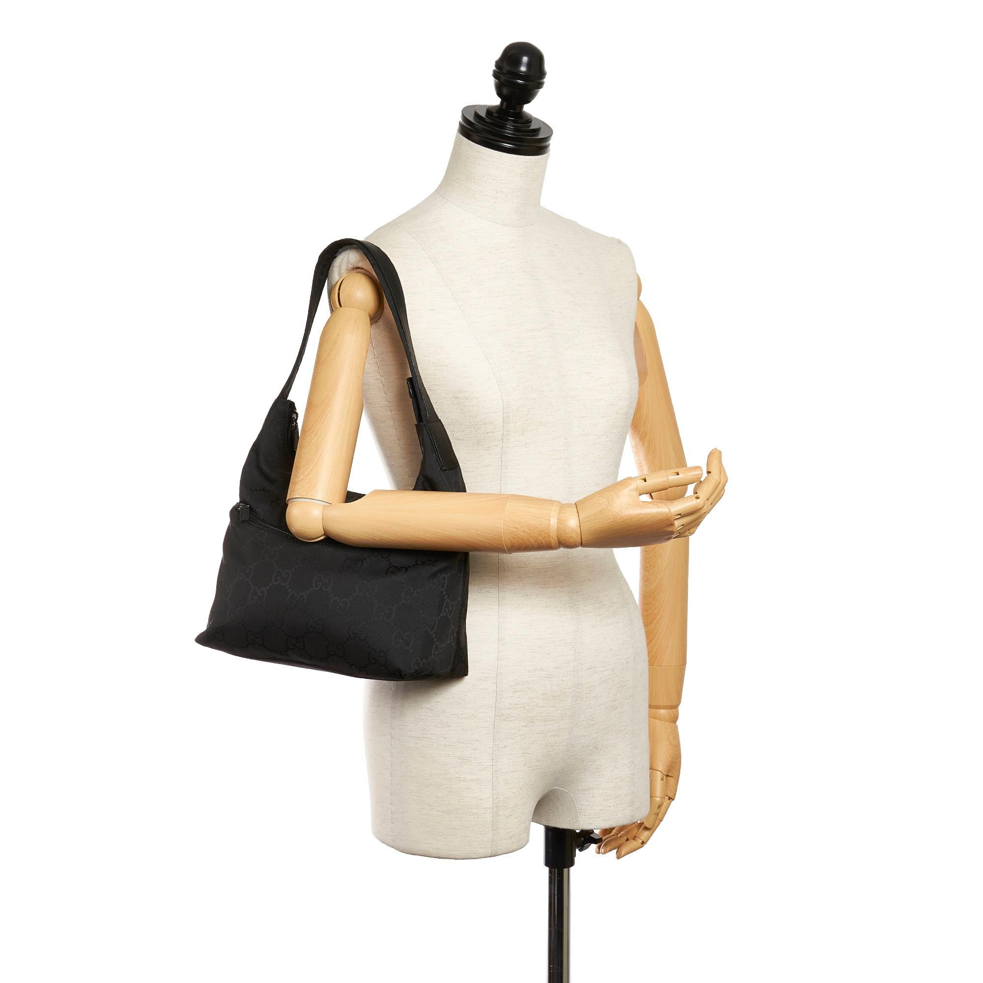 Gucci GG Nylon Shoulder Bag (SHG-29560)
