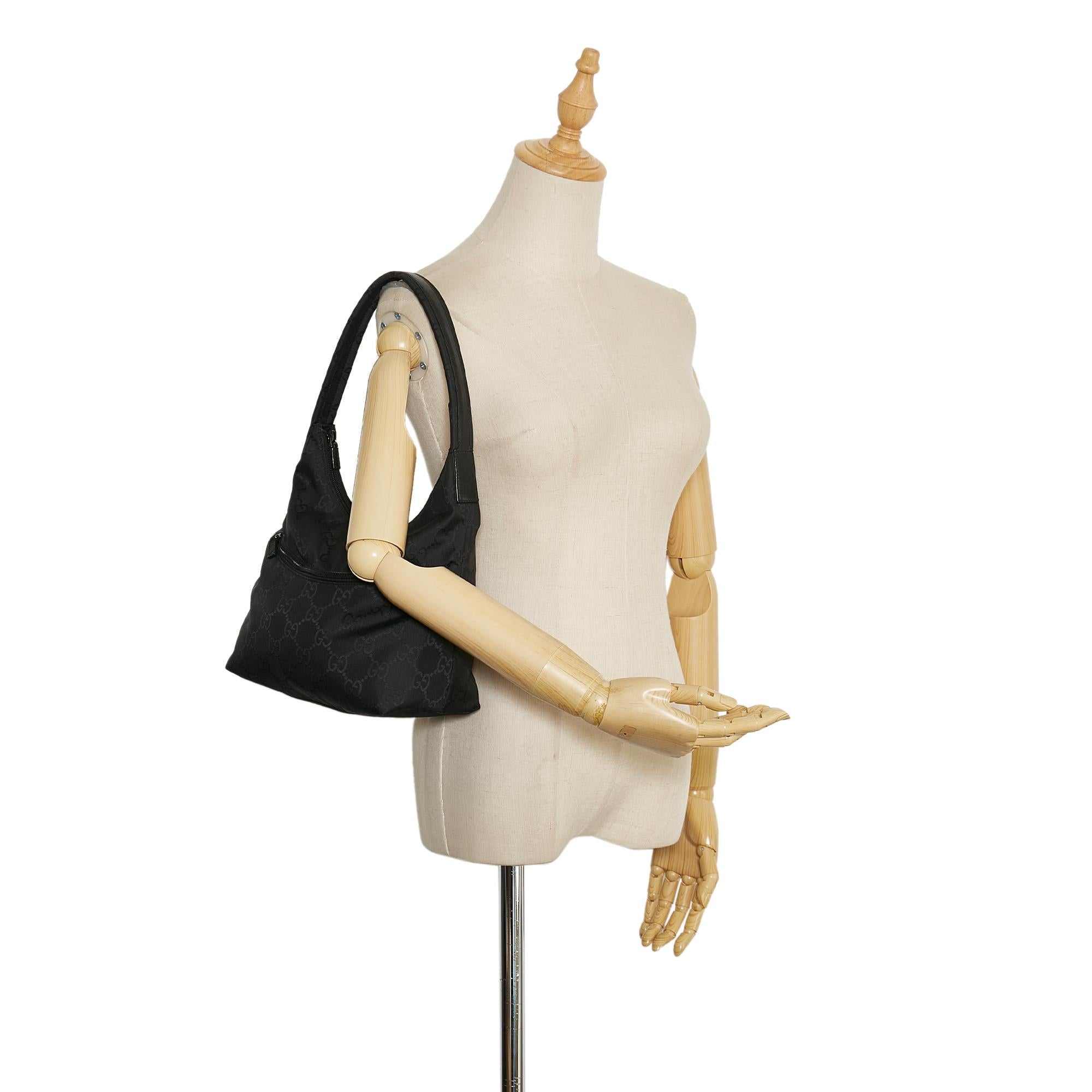 Gucci GG Nylon Shoulder Bag (SHG-35235)