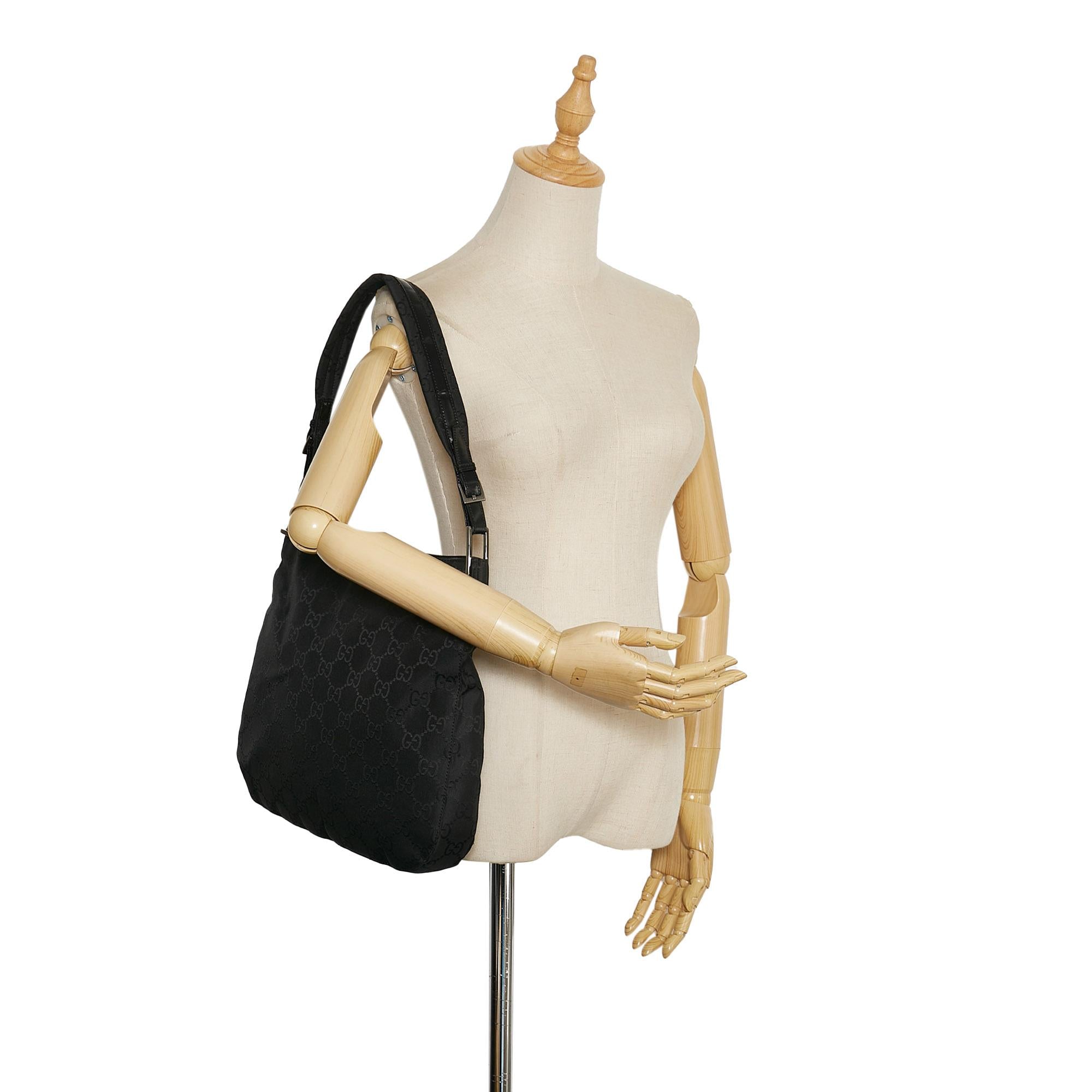 Gucci GG Nylon Shoulder Bag (SHG-35625)