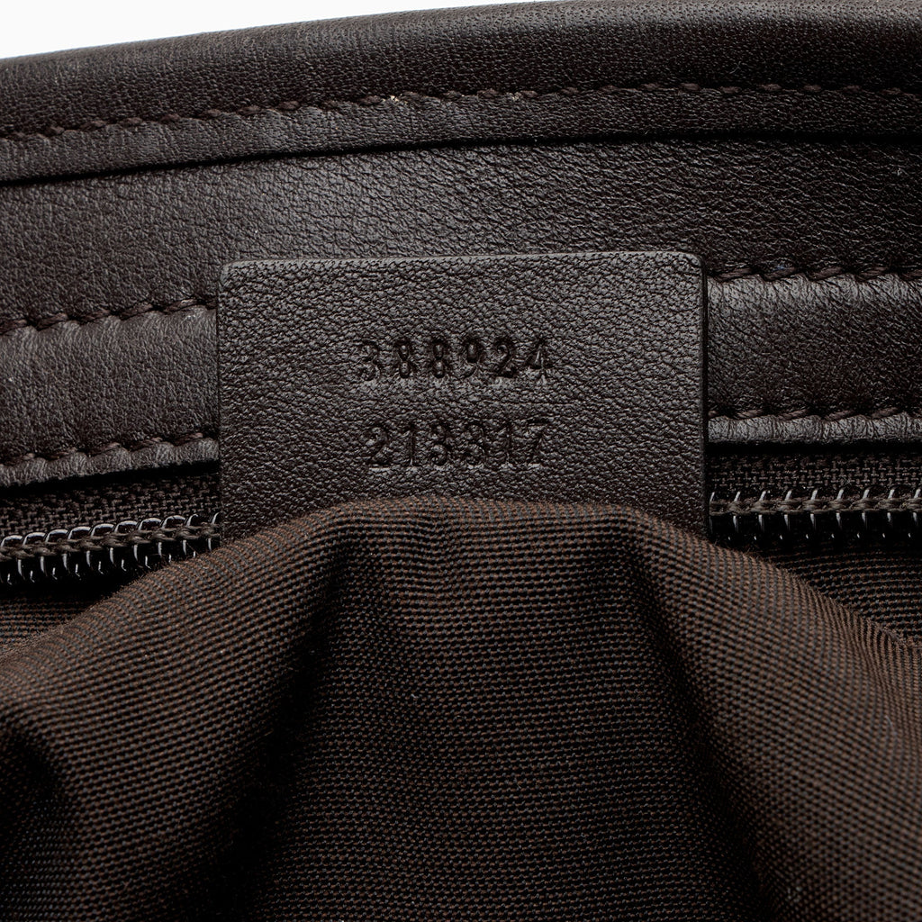 Gucci GG Supreme Classic Flat Medium Messenger Bag (SHF-z1jpvQ)
