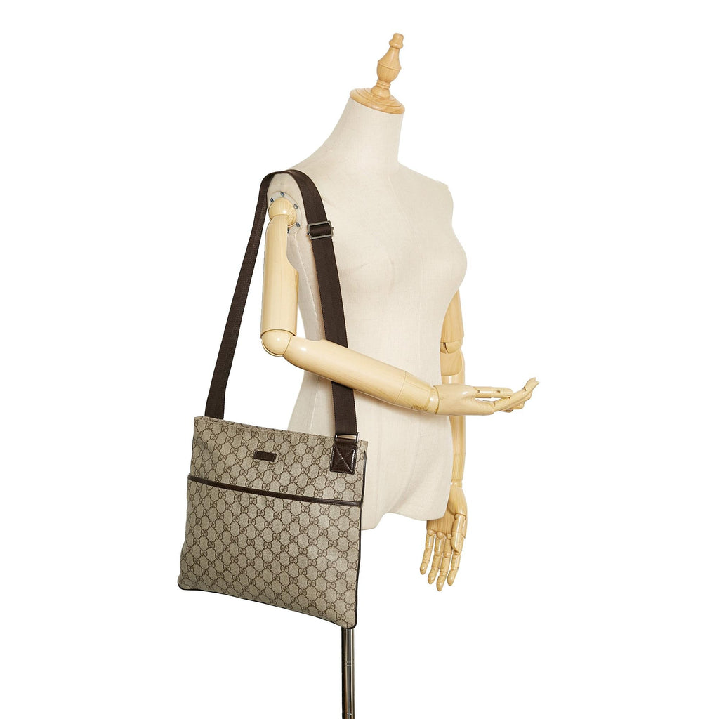 Gucci GG Supreme Crossbody Bag (SHG-hoqwFo)