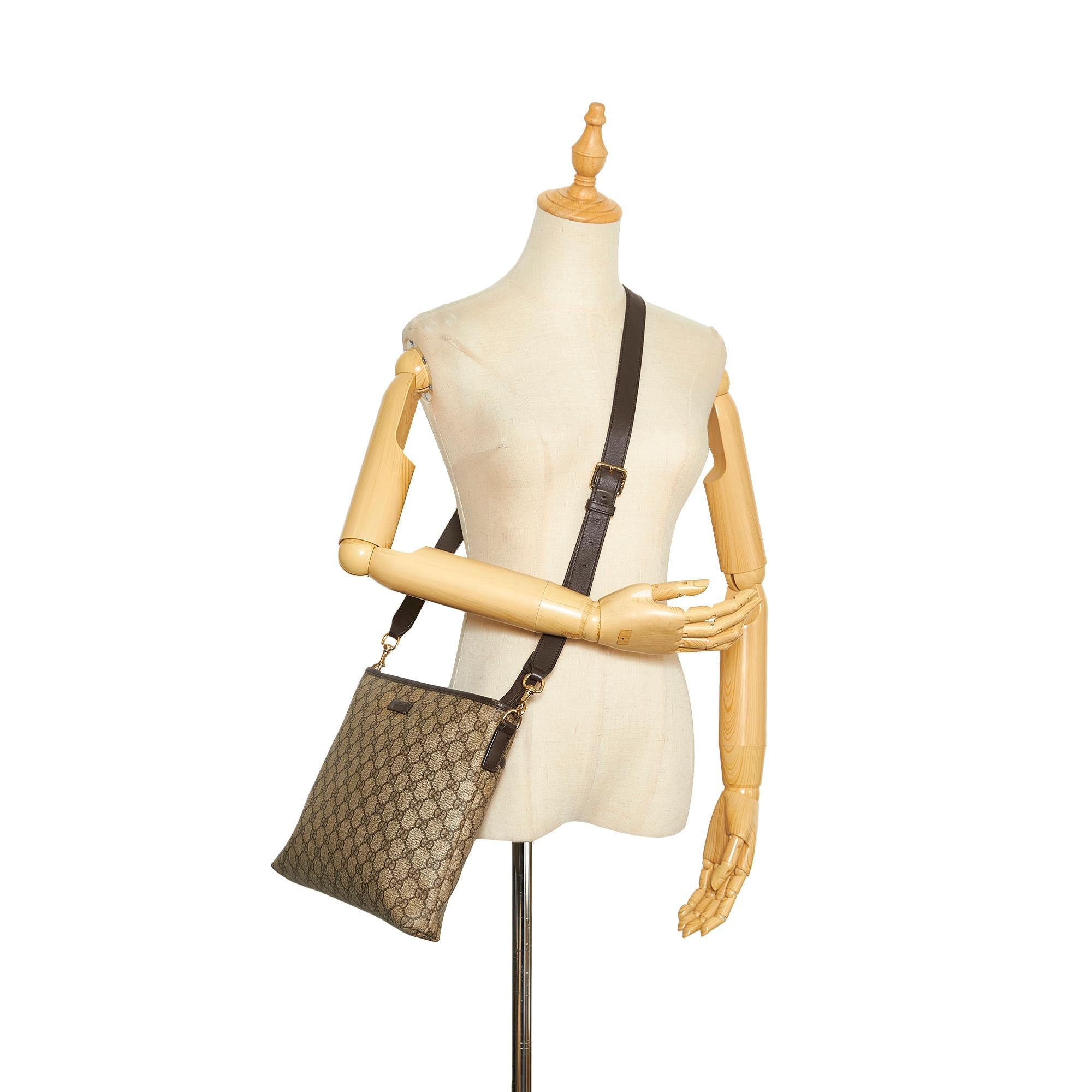 Gucci GG Supreme Crossbody Bag (SHG-huMVBD)