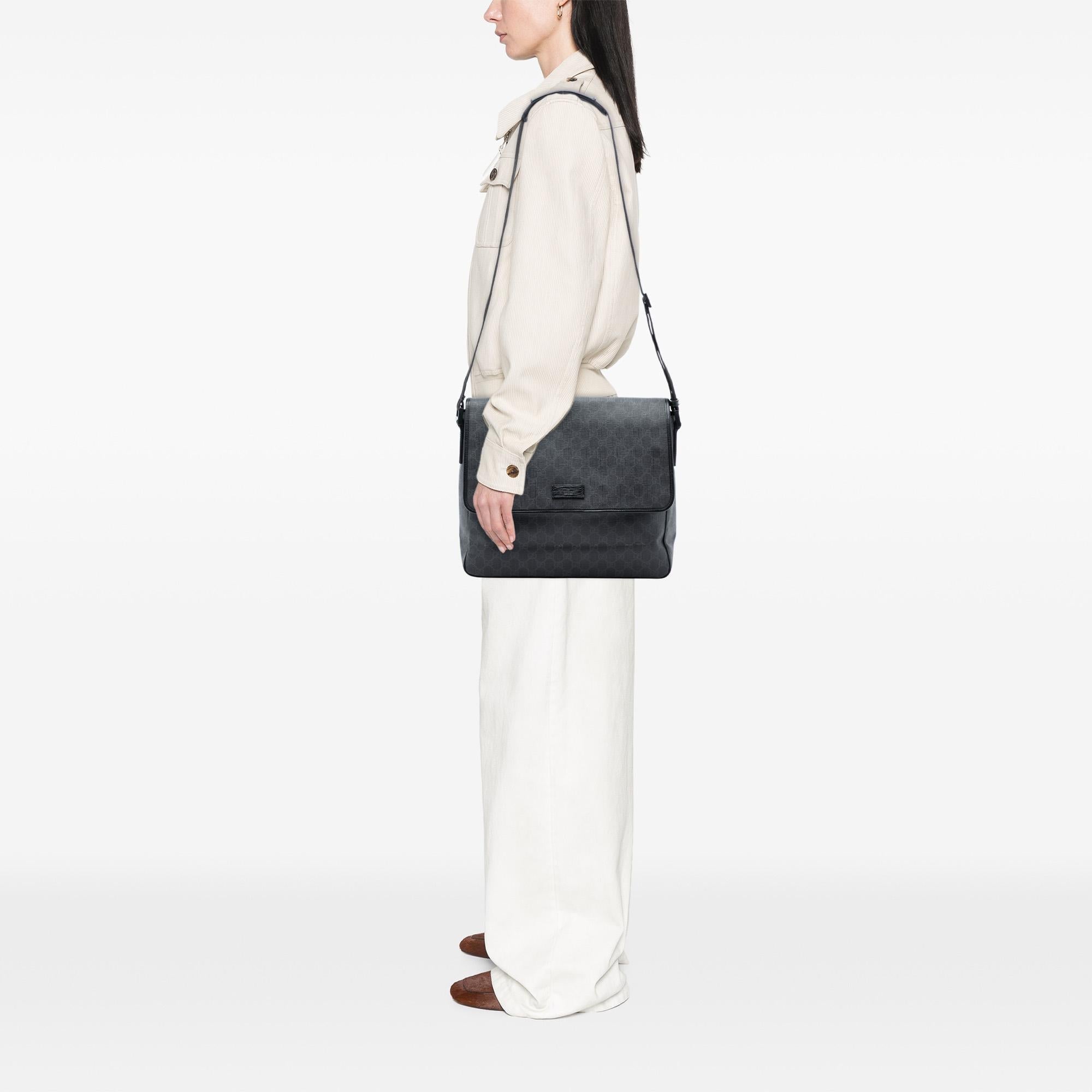 Gucci GG Supreme Flap Messenger Bag