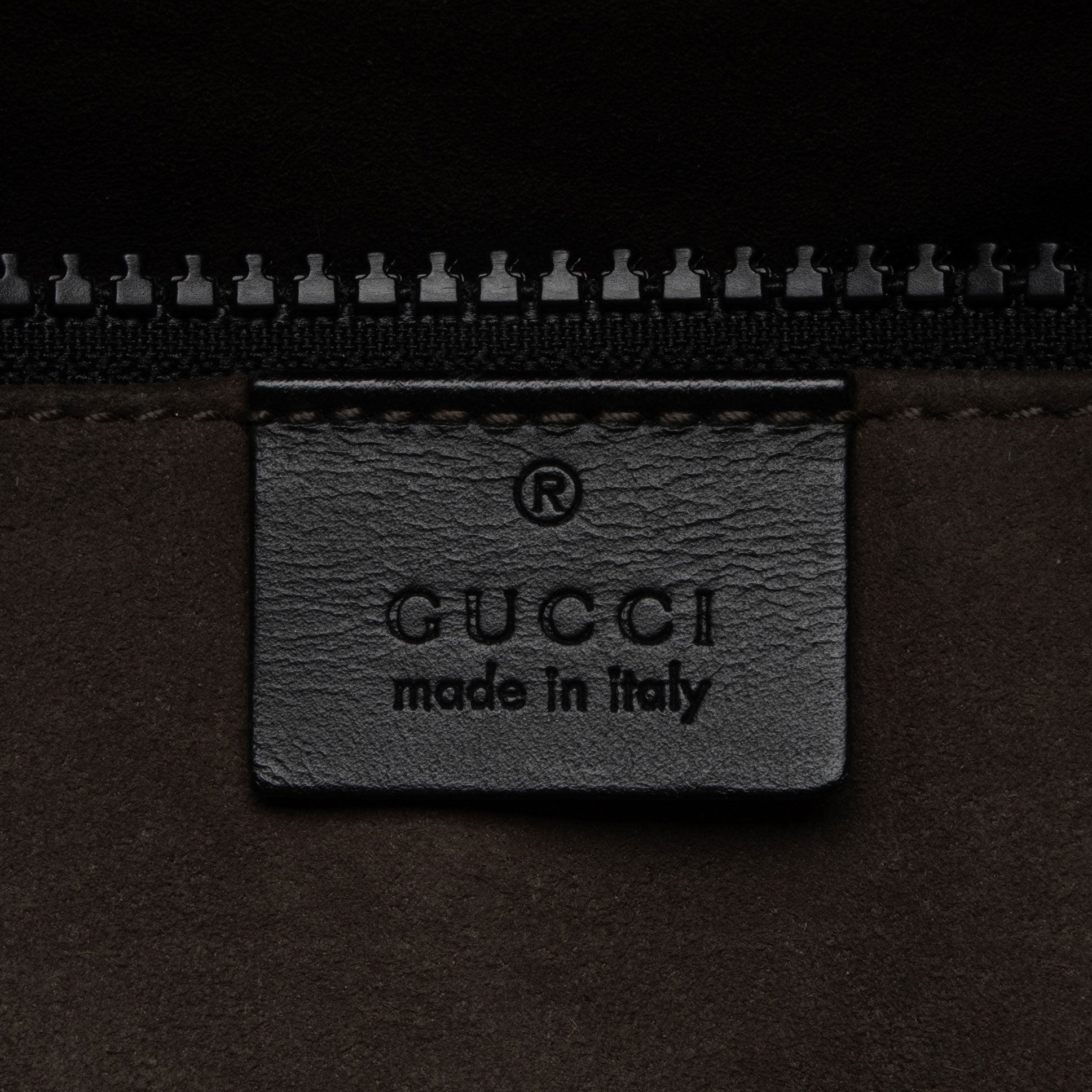 Gucci GG Supreme Flat Front Zip Messenger (SHF-7C0ZEs)