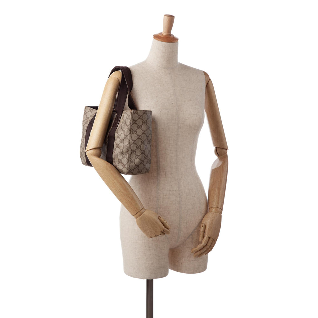 Gucci GG Supreme Handbag (SHG-a8AFcF)
