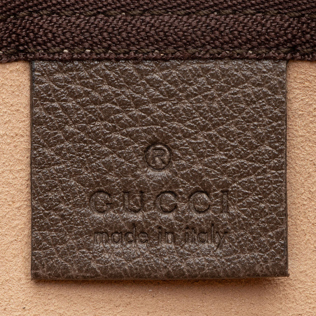 Gucci GG Supreme Pochette