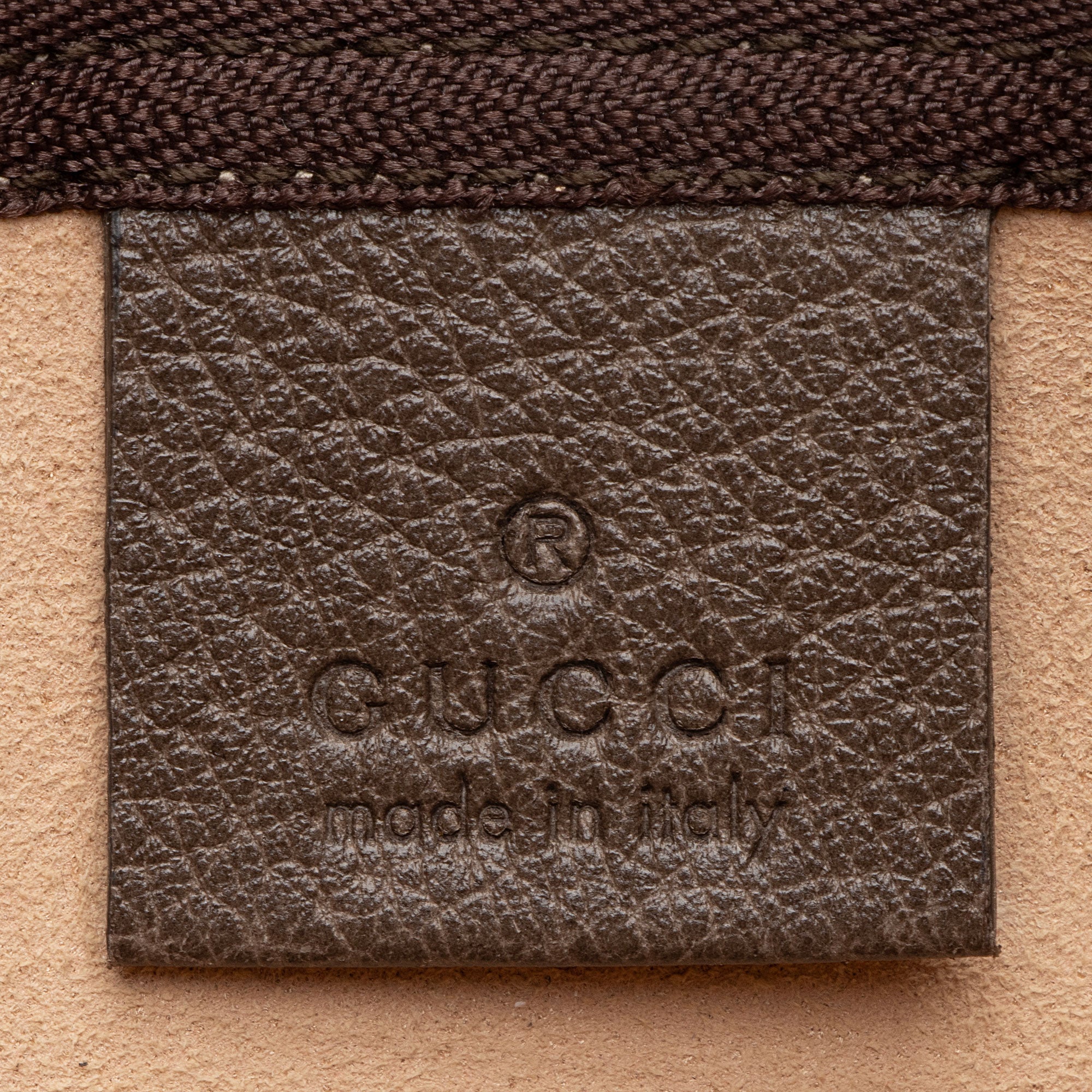 Gucci GG Supreme Pochette