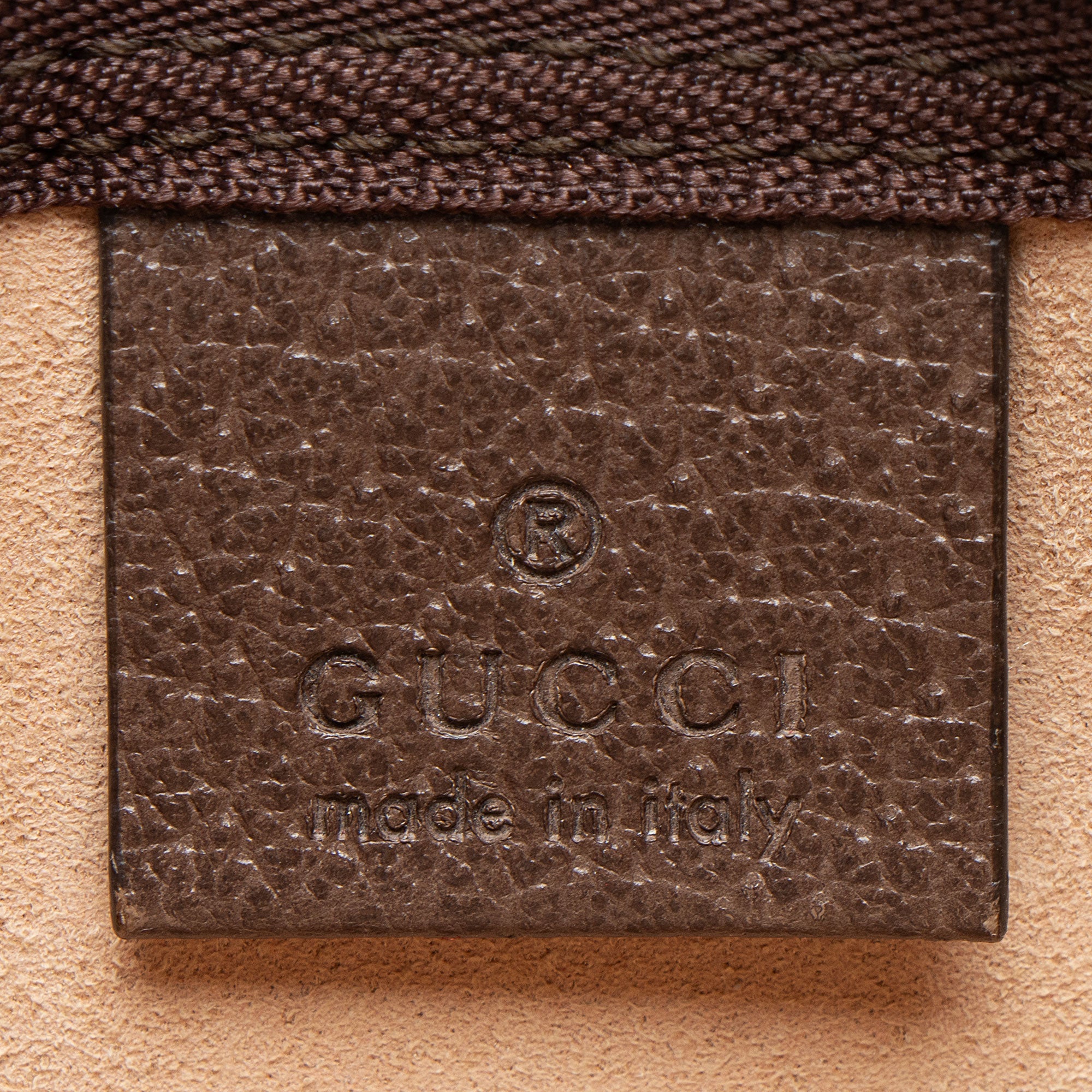 Gucci GG Supreme Pochette