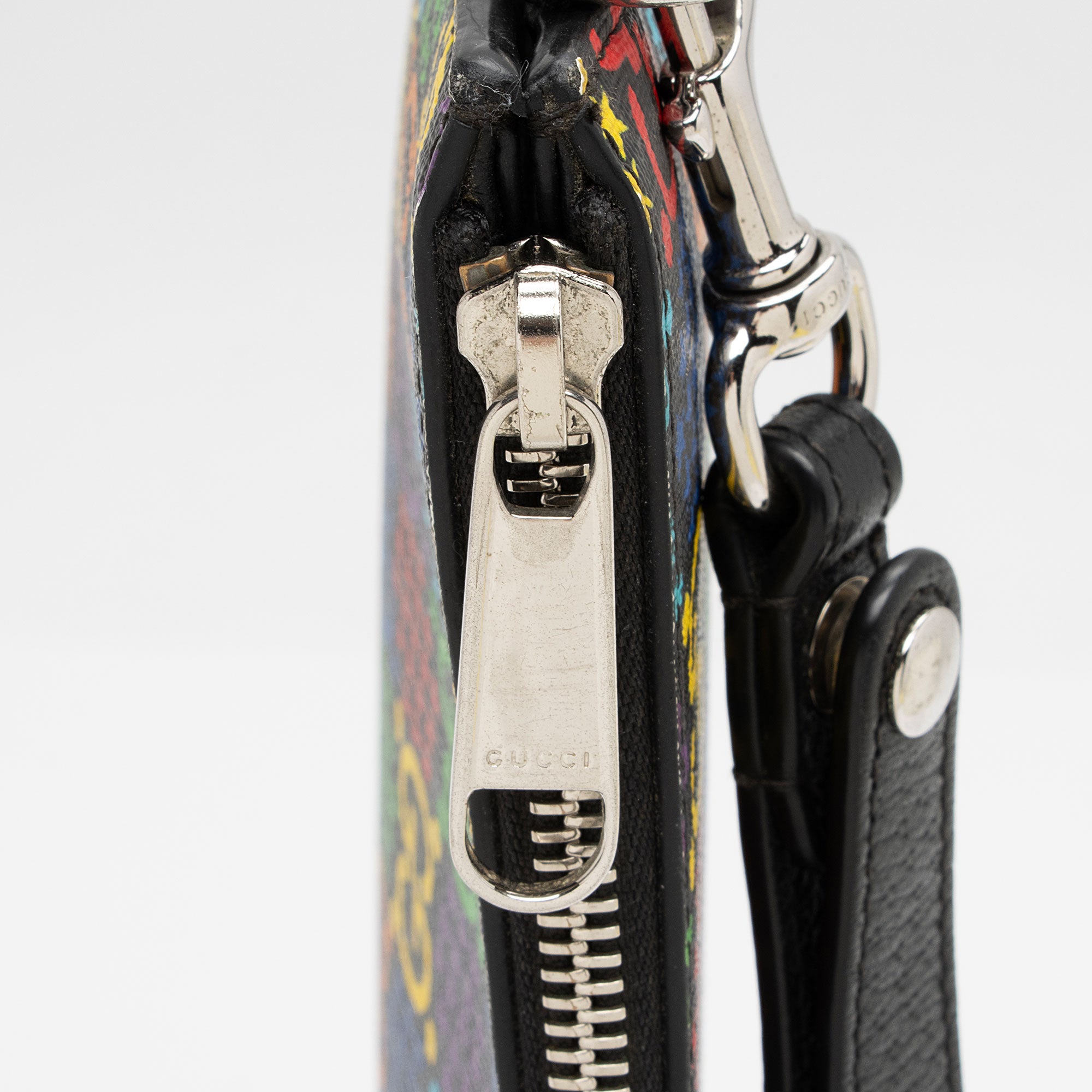 Gucci GG Supreme Psychedelic Zip Wristlet (SHF-dLxiT4)
