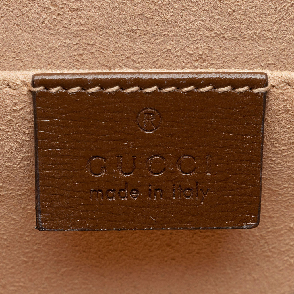 Gucci GG Supreme Script Logo Heart Crossbody (SHF-khREaw)