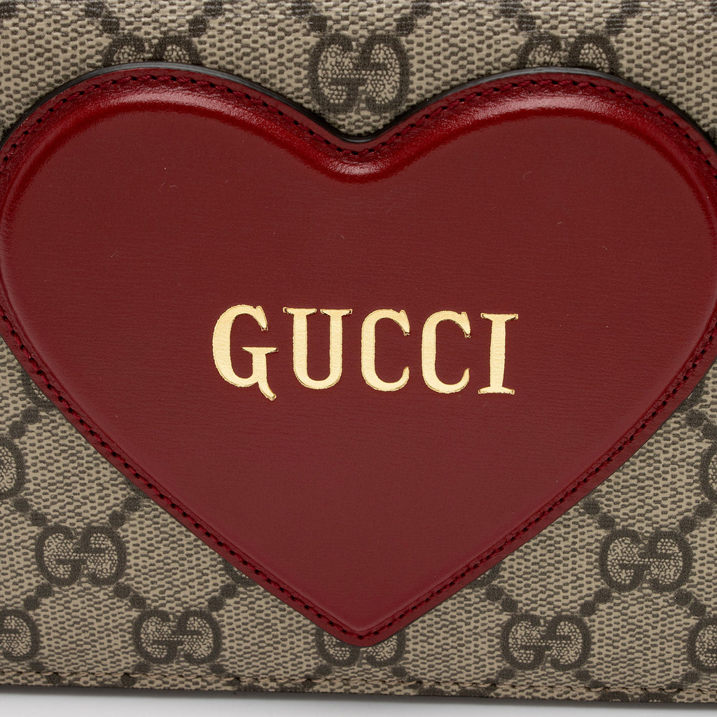 Gucci GG Supreme Script Logo Heart Wallet on Chain (SHF-lumKJK)