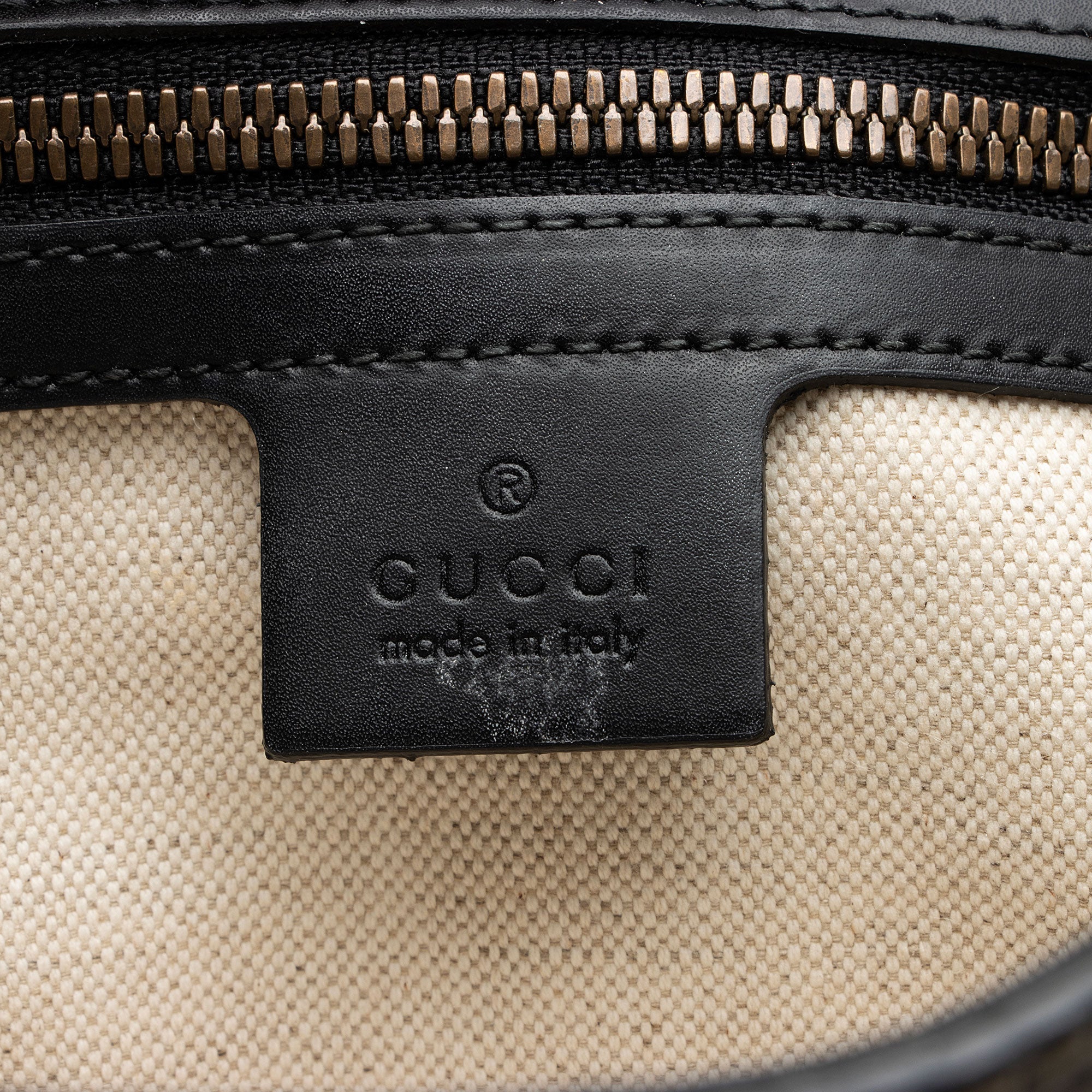 Gucci GG Supreme Soft Angry Cat Vertical Courrier Tote (SHF-BjgJPe)