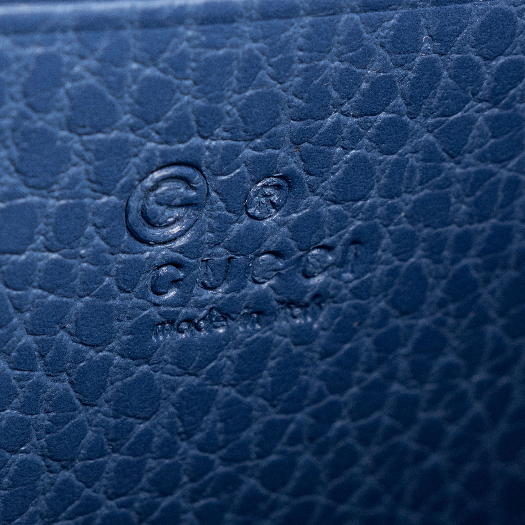 Gucci Grained Calfskin Interlocking G Chain Wallet (SHF-hln5dz)
