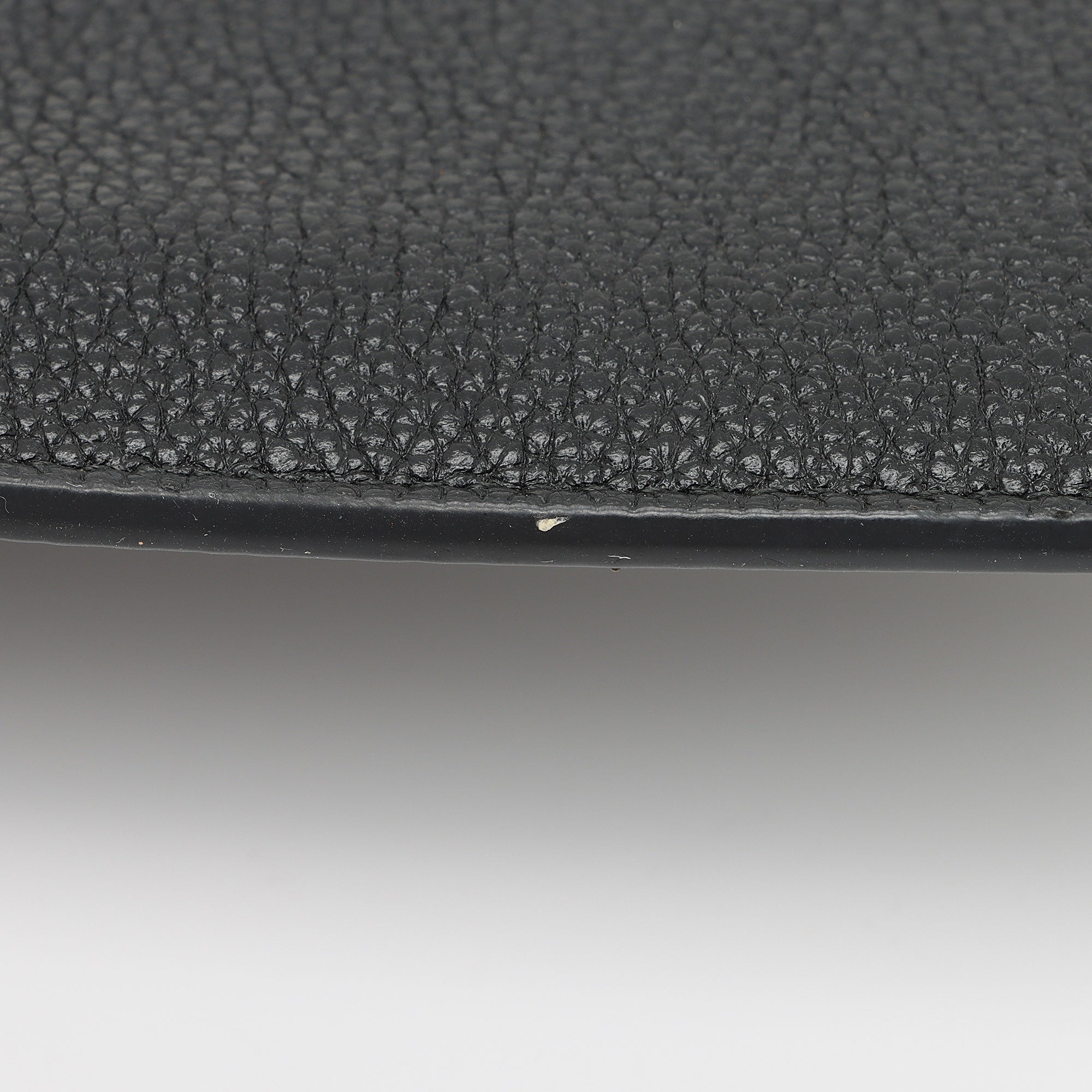 Gucci Grained Leather Zumi Pouch (SHF-AvV2u4)