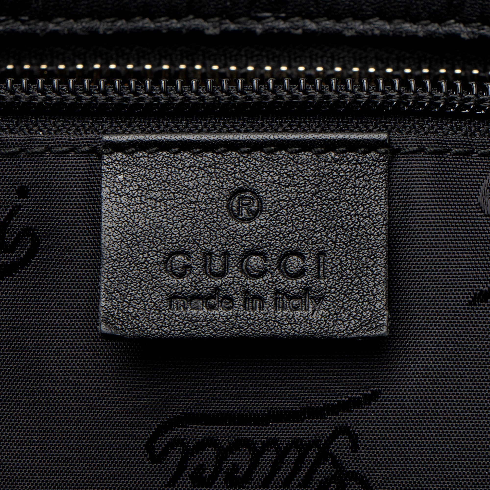 Gucci Guccissima Leather Classic Medium Zip Tote (SHF-CnrScb)