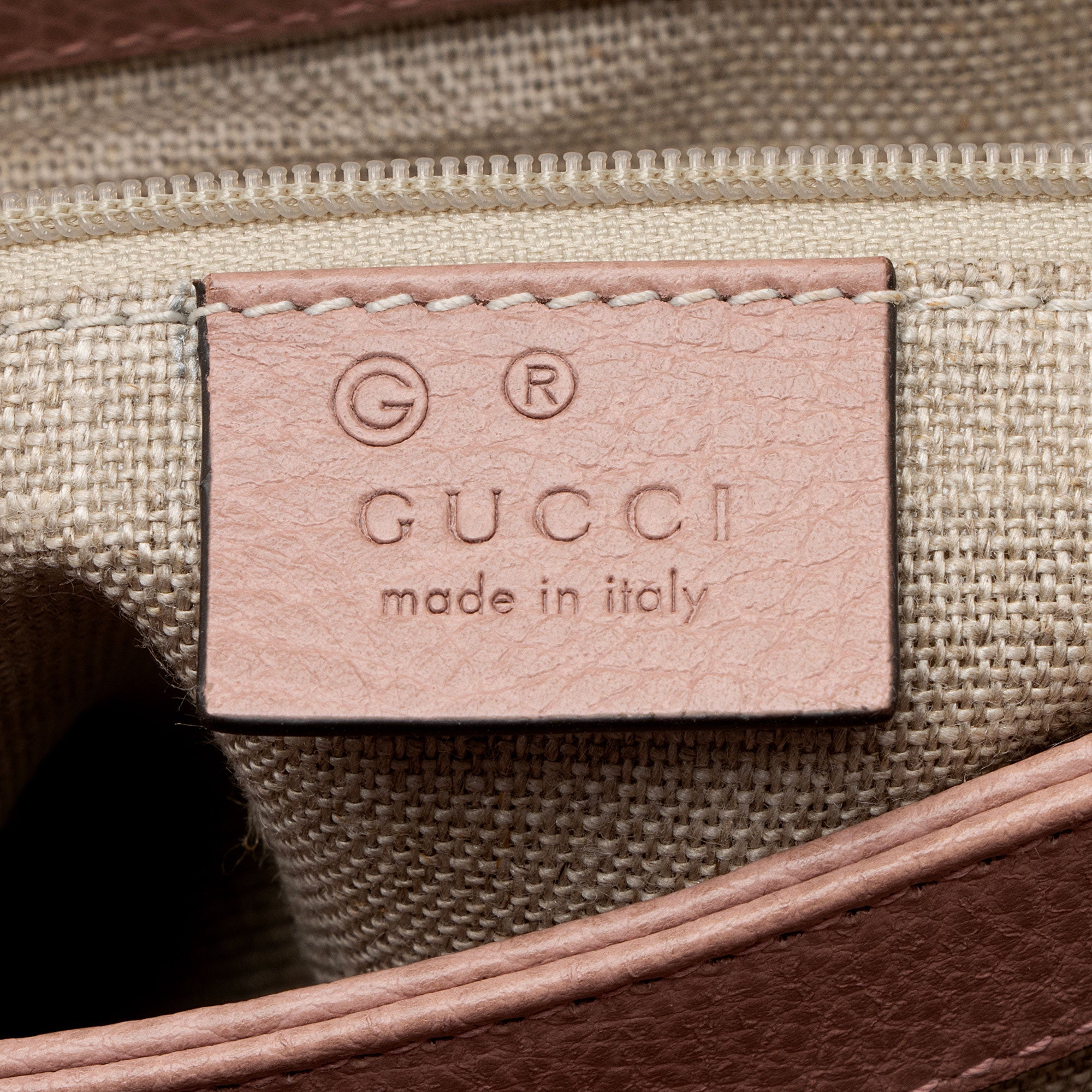 Gucci Leather Interlocking G Small Top Handle (SHF-WEVYEv)