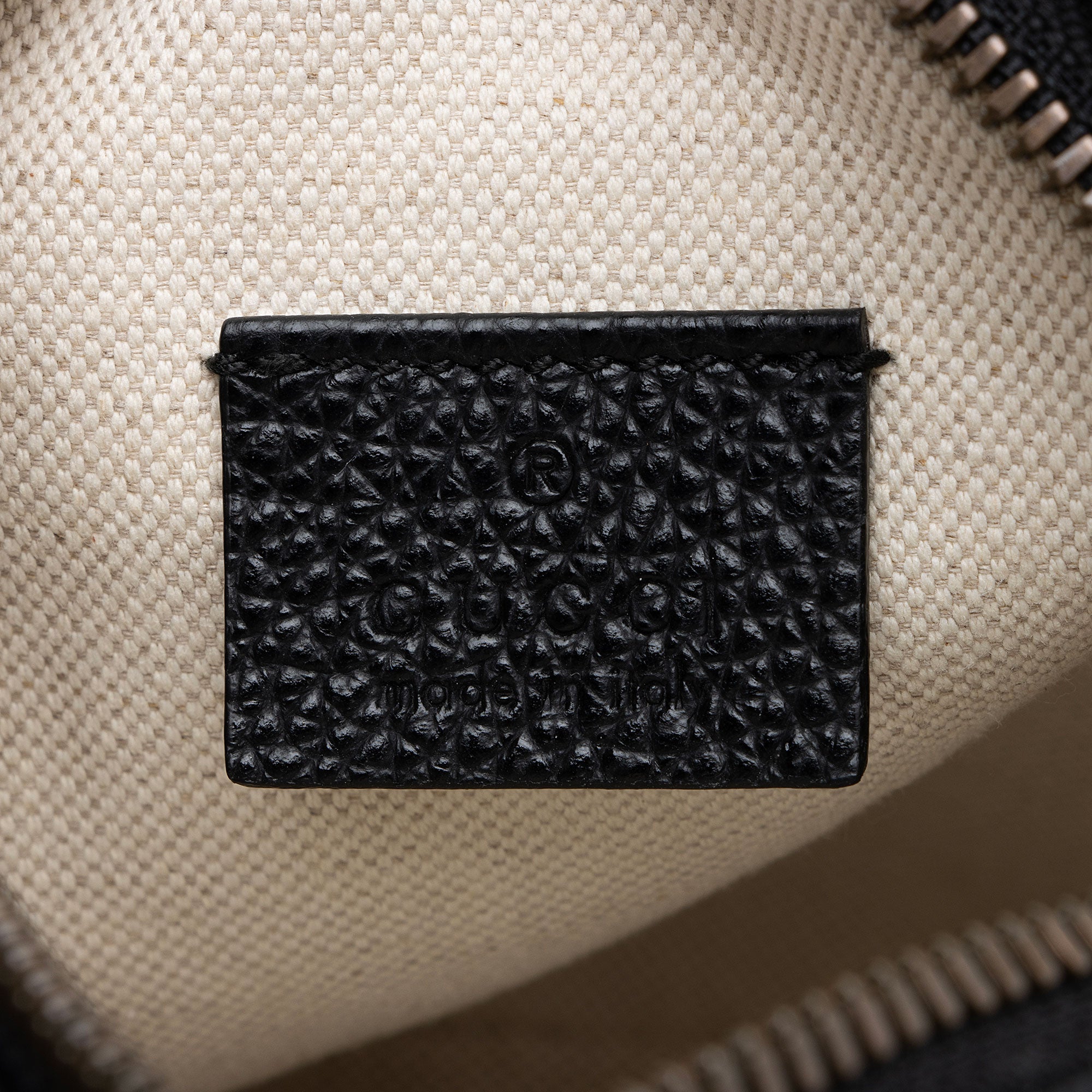 Gucci Leather Logo Mini Messenger Bag (SHF-P3Milm)