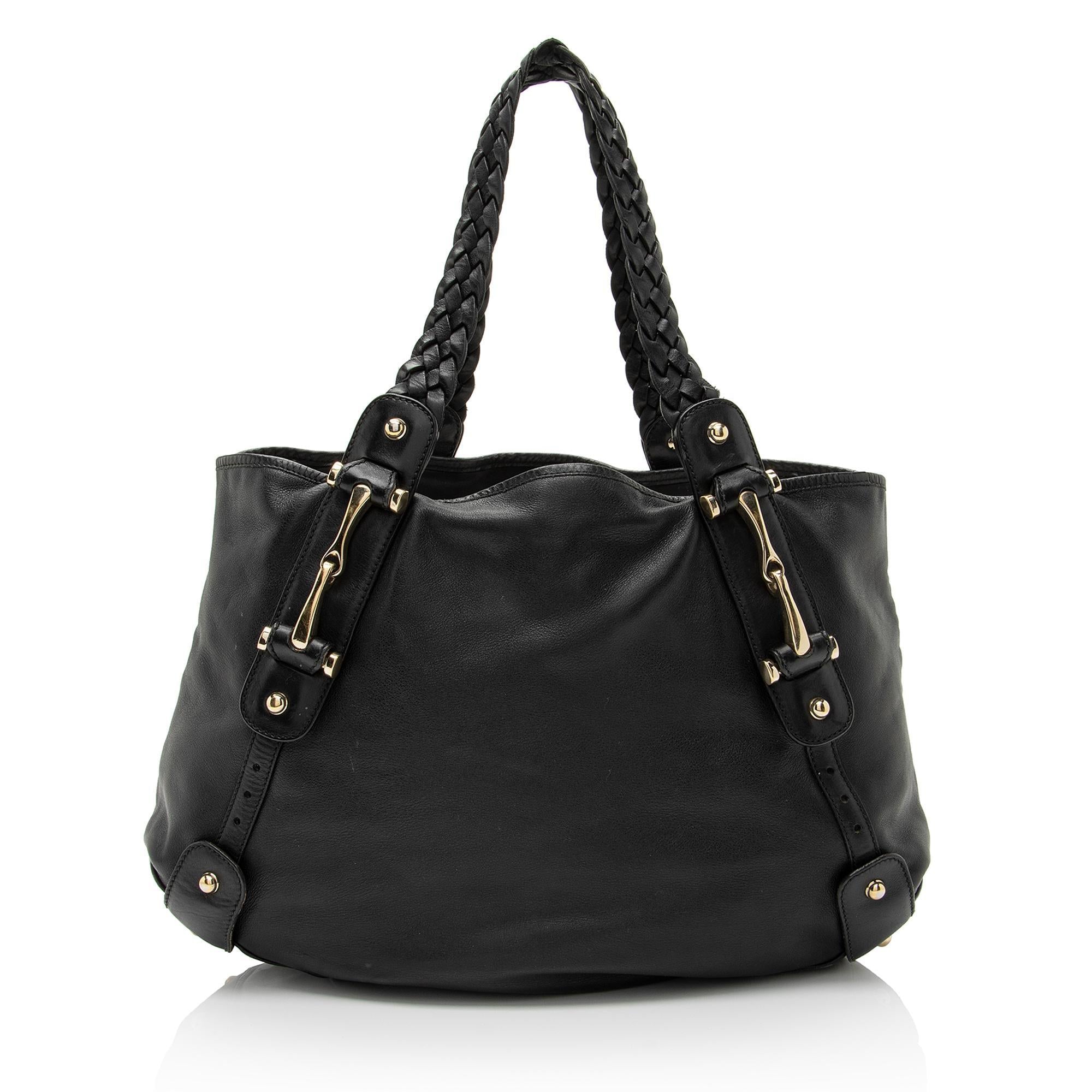 Gucci Leather Pelham Medium Shoulder Bag (SHF-JJlaoH)