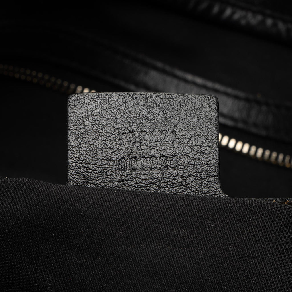 Gucci Leather Pelham Medium Shoulder Bag (SHF-JJlaoH)