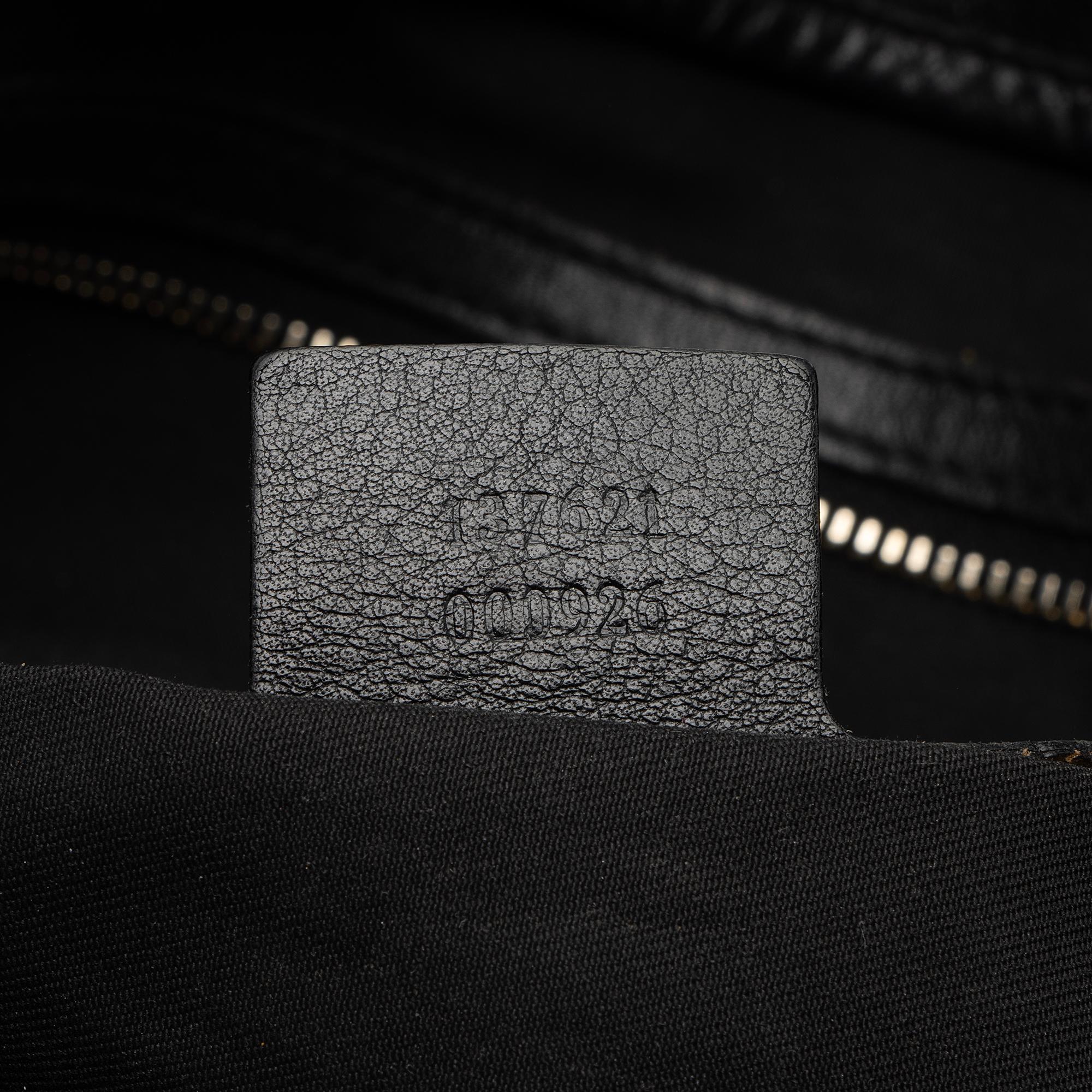 Gucci Leather Pelham Medium Shoulder Bag (SHF-JJlaoH)