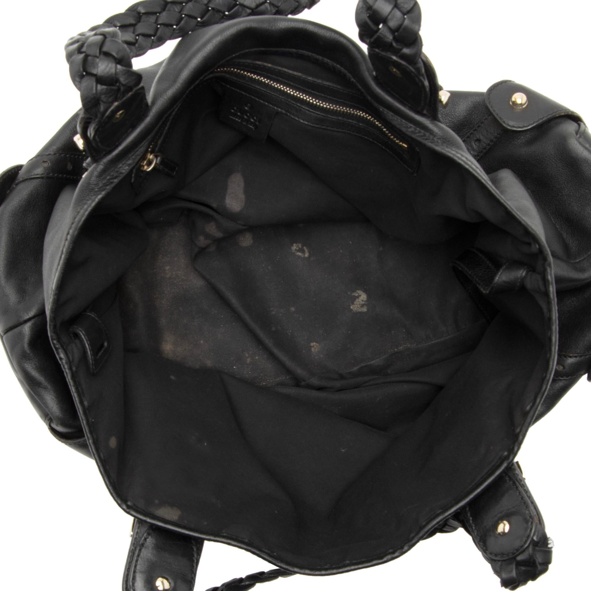Gucci Leather Pelham Medium Shoulder Bag (SHF-JJlaoH)