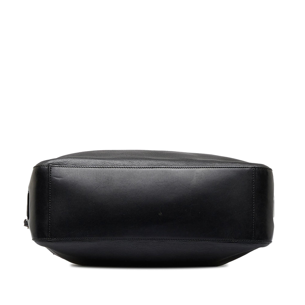 Gucci Leather Shoulder Bag (SHG-aiPihI)