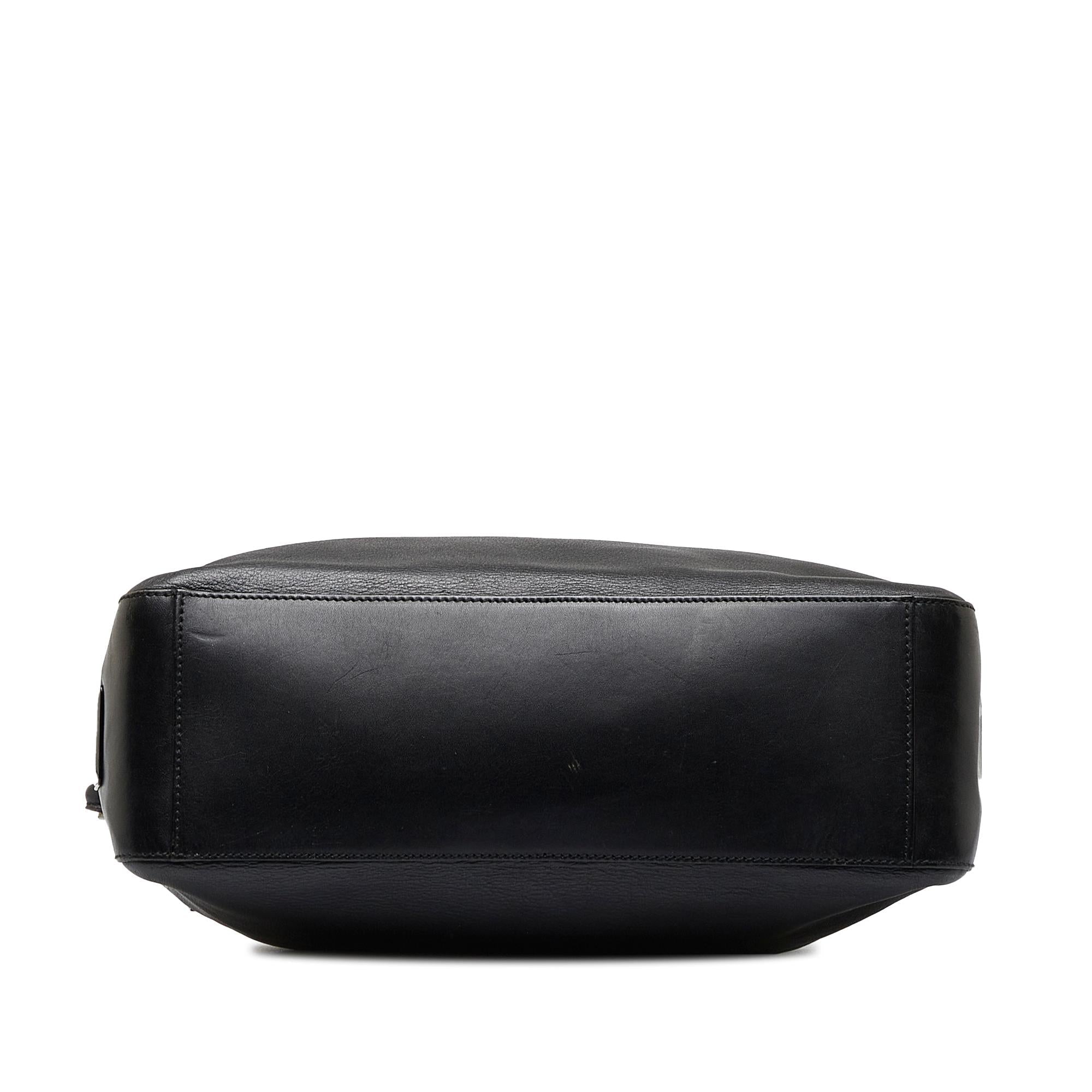 Gucci Leather Shoulder Bag (SHG-aiPihI)