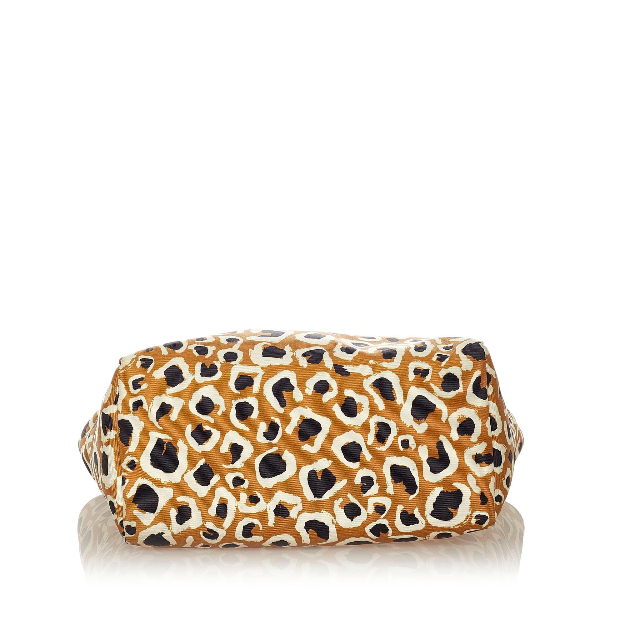Gucci Leopard Printed Nylon Tote Bag (SHG-37366)