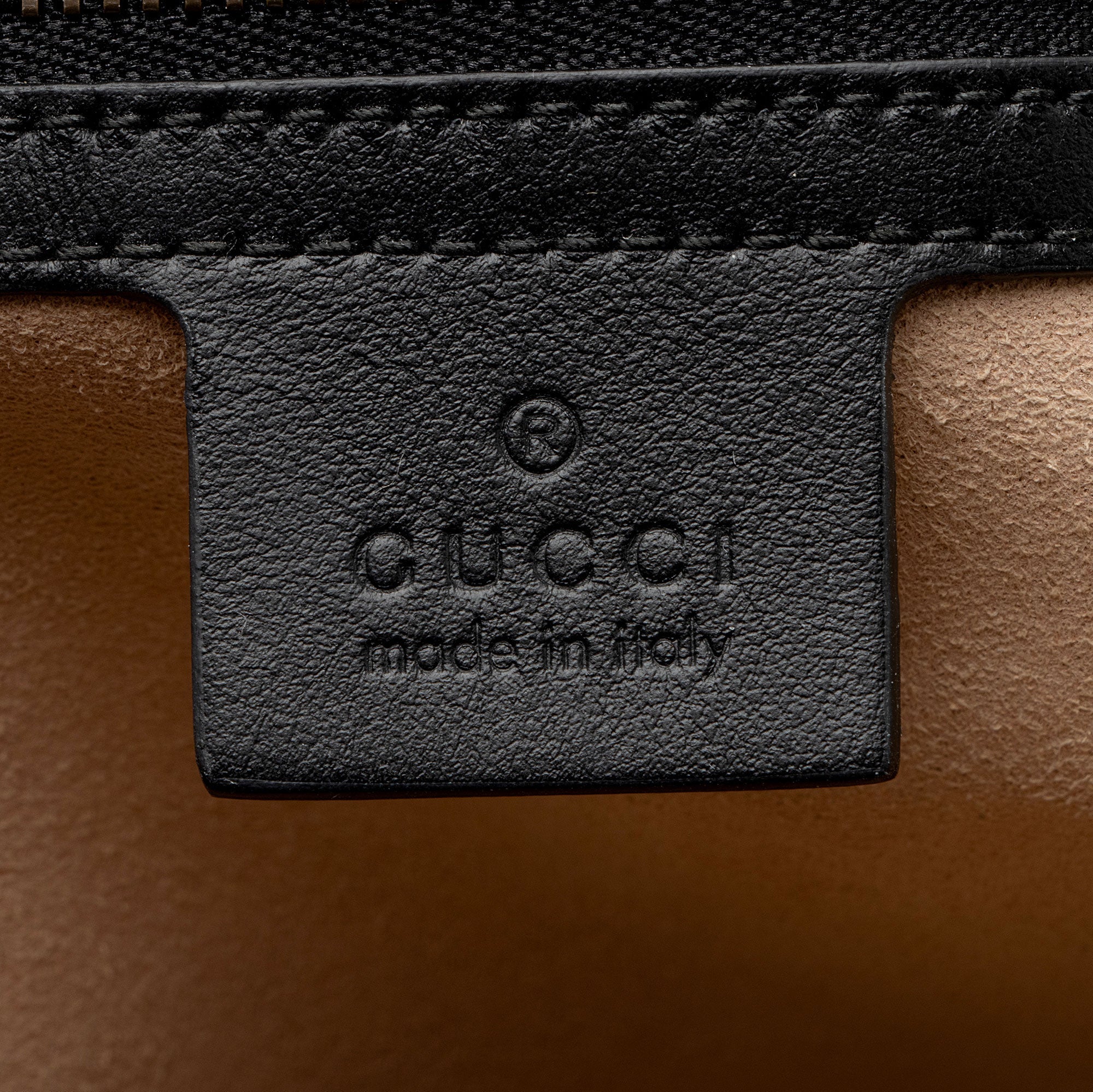 Gucci Matelasse Leather GG Marmont Medium Flap Bag (SHF-maxMO9)