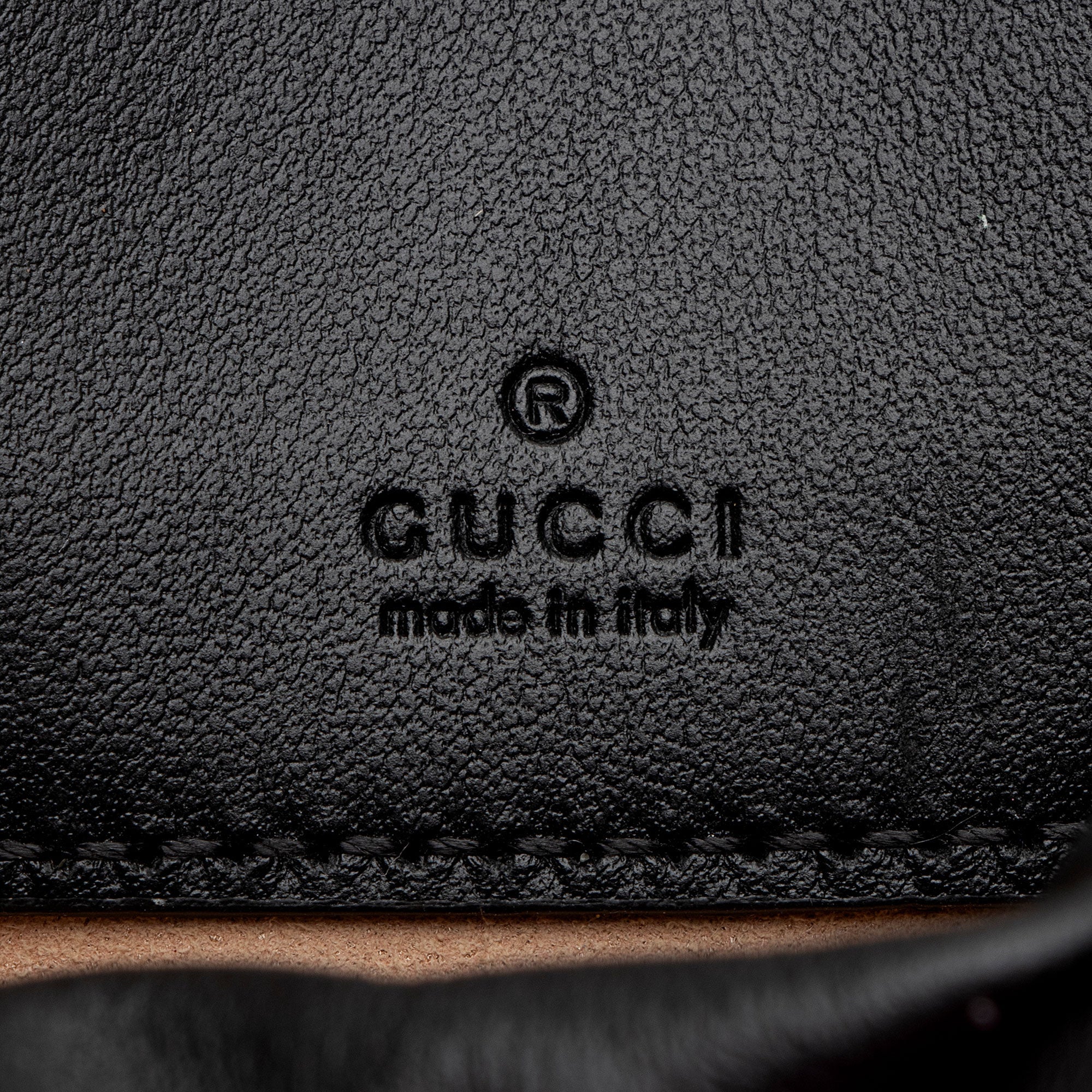 Gucci Matelasse Leather GG Marmont Mini Bucket Bag (SHF-IV6bhP)