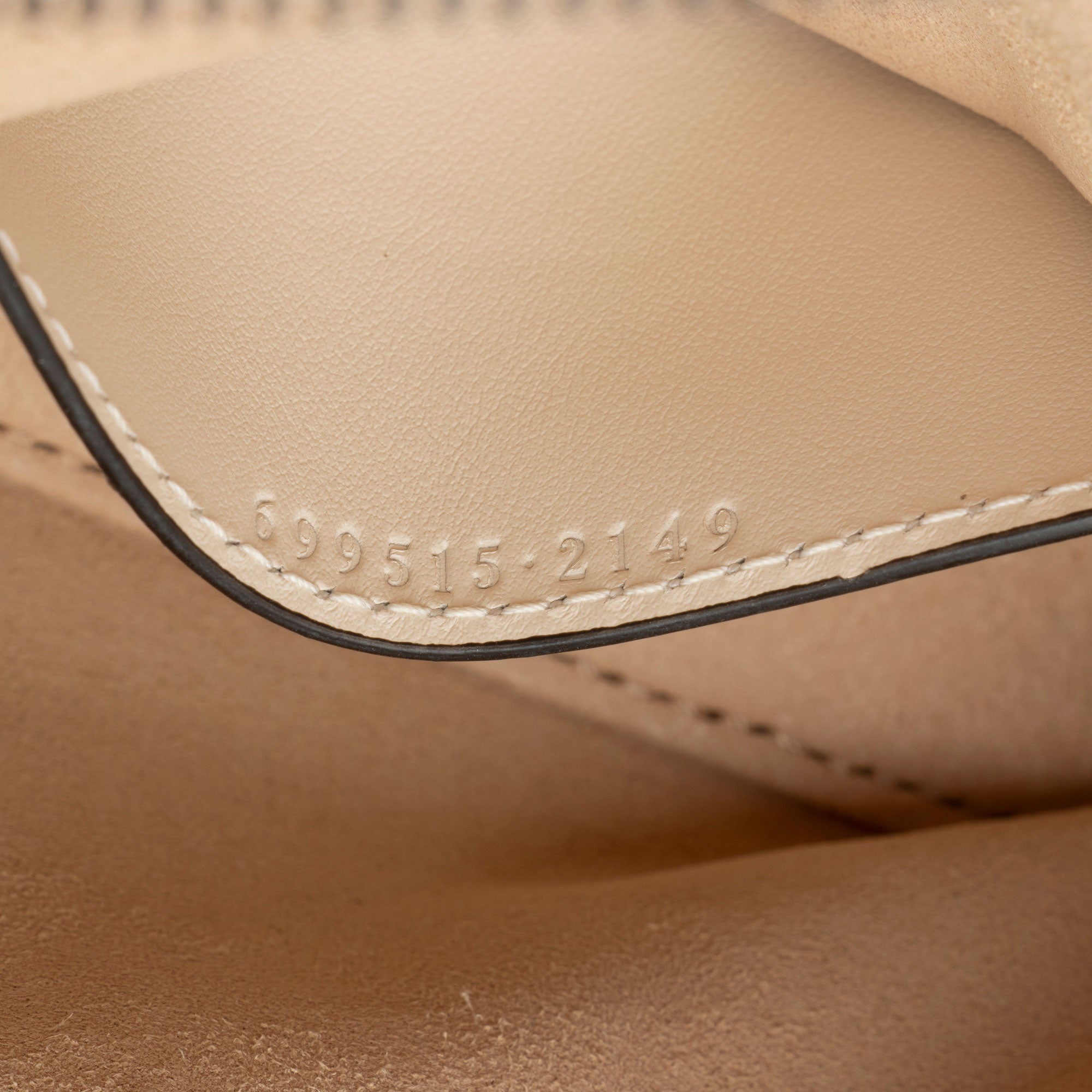 Gucci Matelasse Leather GG Marmont Mini Vanity Top Handle (SHF-OIkIzL)