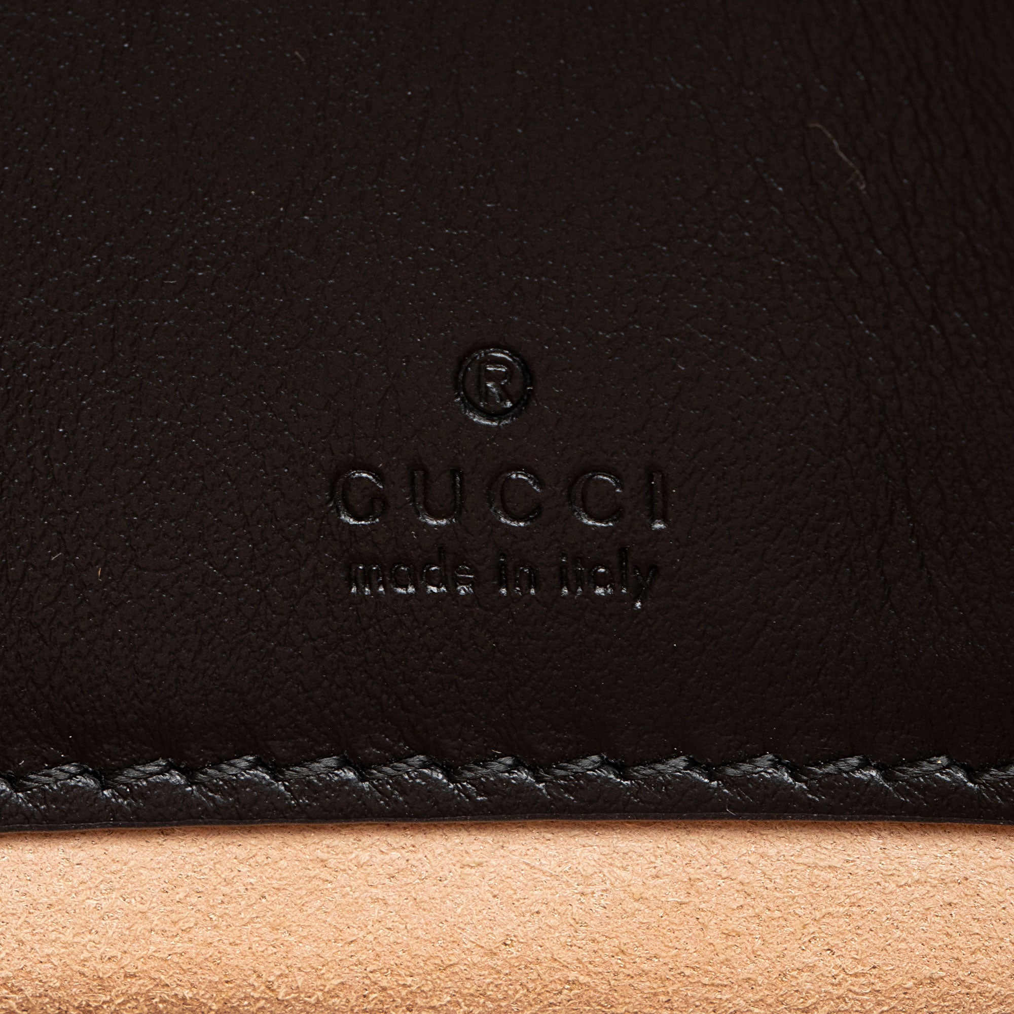 Gucci Matelasse Leather GG Marmont Round Wristlet (SHF-Zt6z5J)