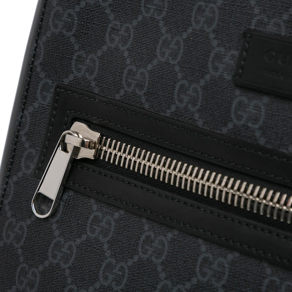 Gucci Medium GG Supreme Crossbody (SHG-f3rHKp)