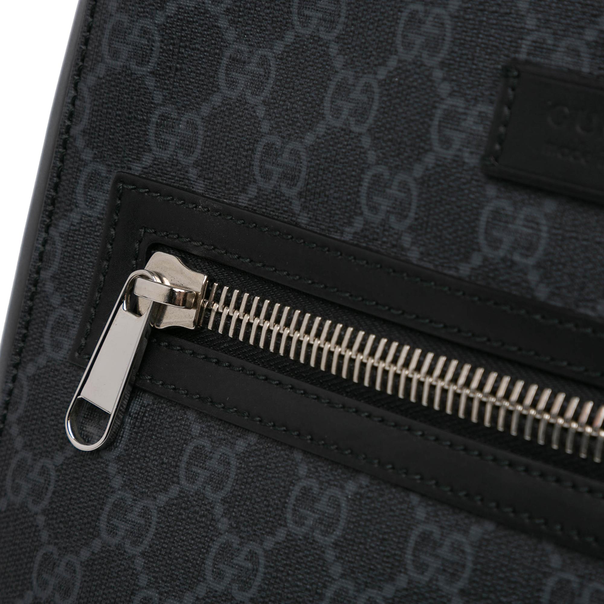 Gucci Medium GG Supreme Crossbody (SHG-f3rHKp)
