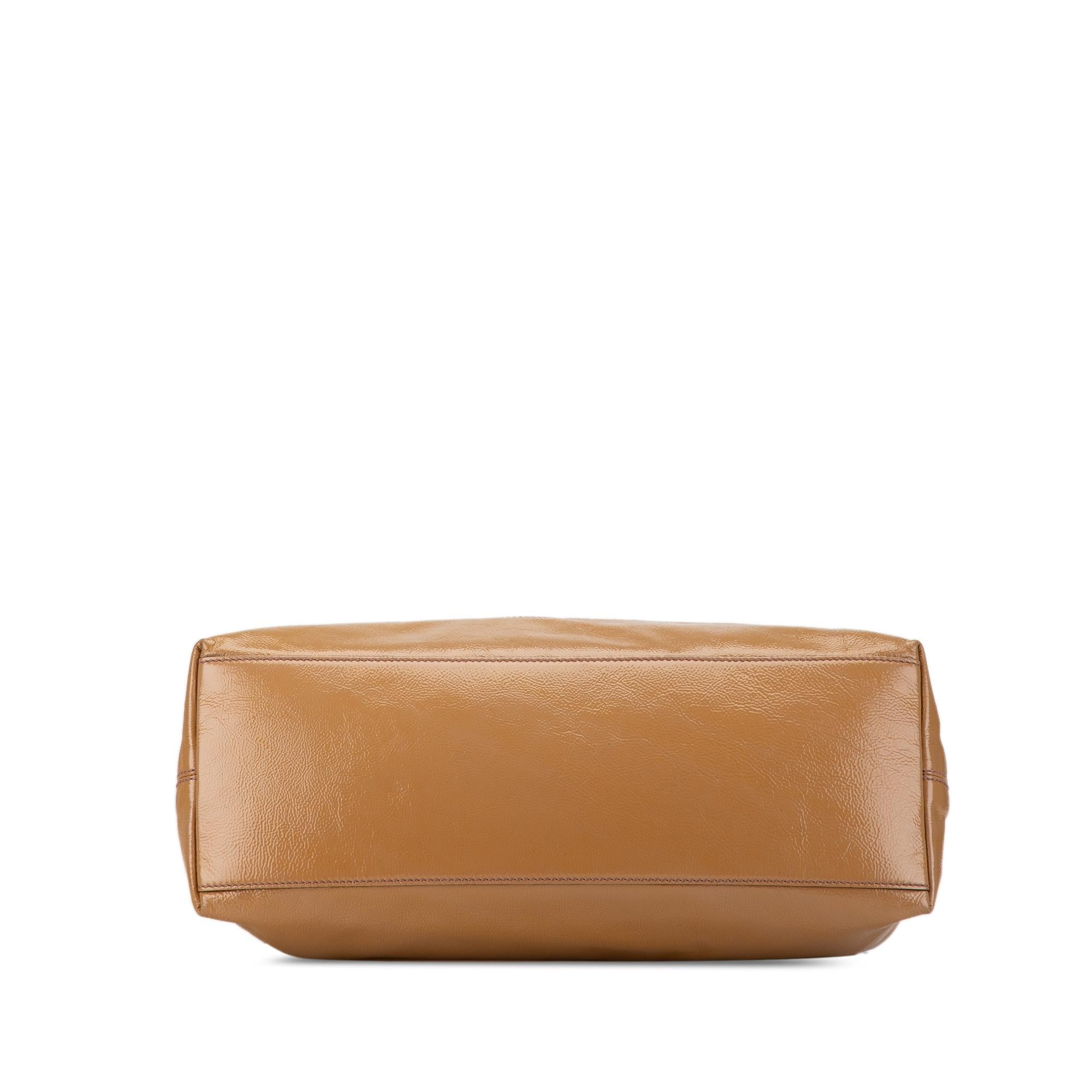 Gucci Medium Patent Soho Chain Tote (SHG-wf1hvh)