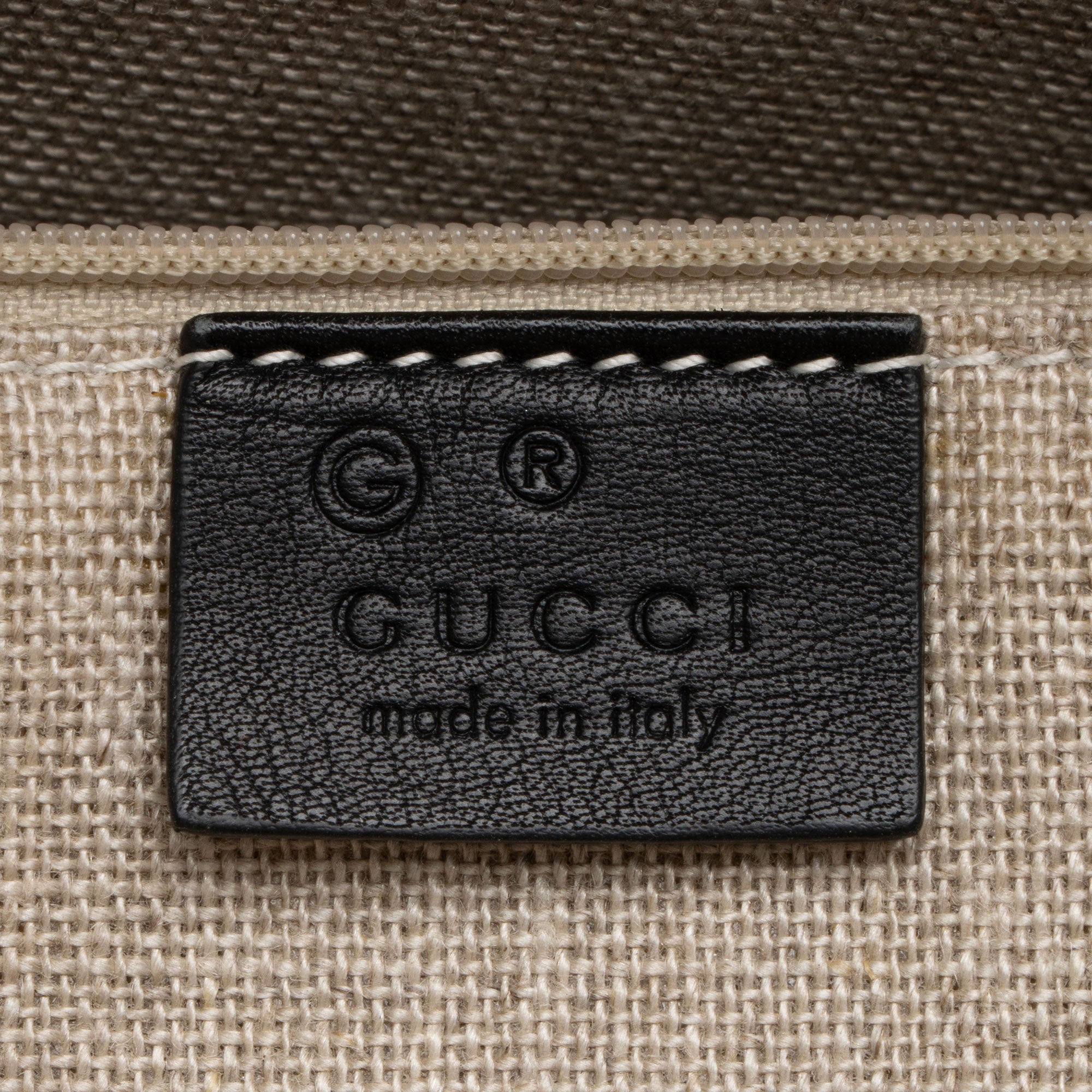 Gucci Microguccissima Leather Bree Small Shoulder Bag (SHF-a6qtmn)