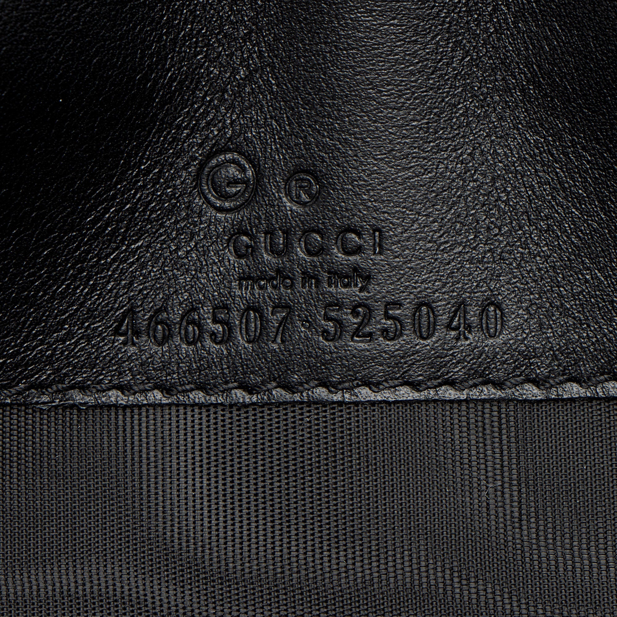 Gucci Microguccissima Leather Wallet Crossbody (SHF-RljdLh)
