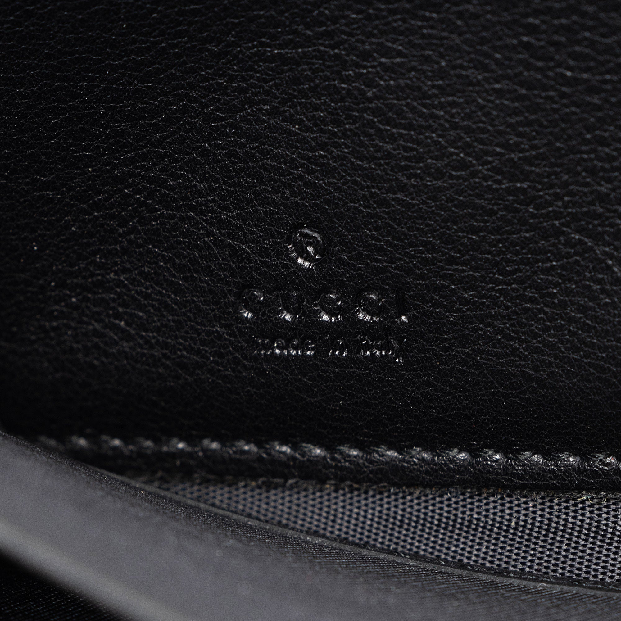 Gucci Microguccissima Leather Zip Around Wallet (SHF-hxo3sm)