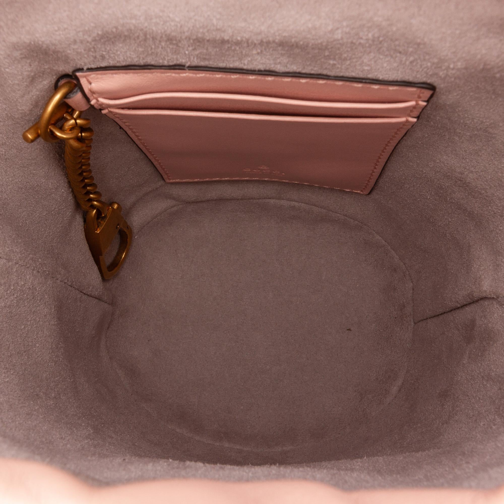 Gucci Mini GG Marmont Matelasse Bucket Bag (SHG-yidCFA)