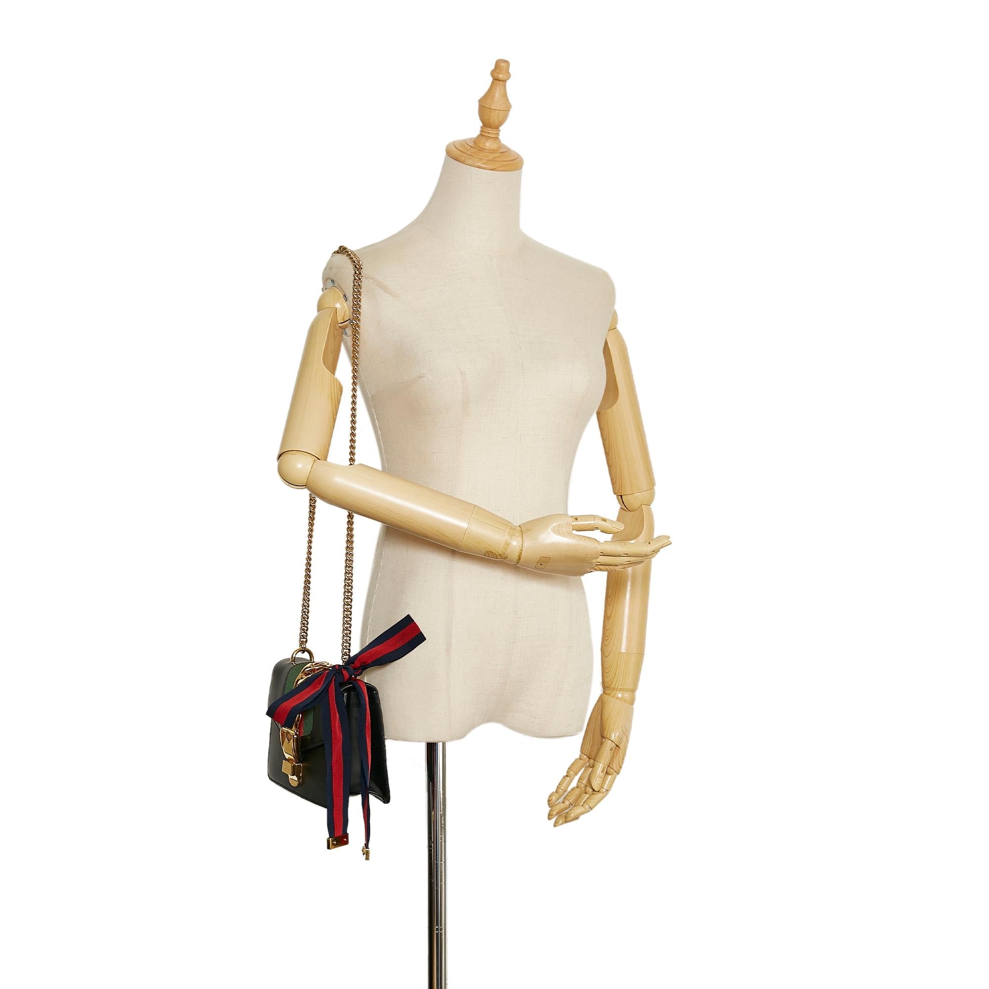 Gucci Mini Sylvie Chain Crossbody (SHG-qesira)