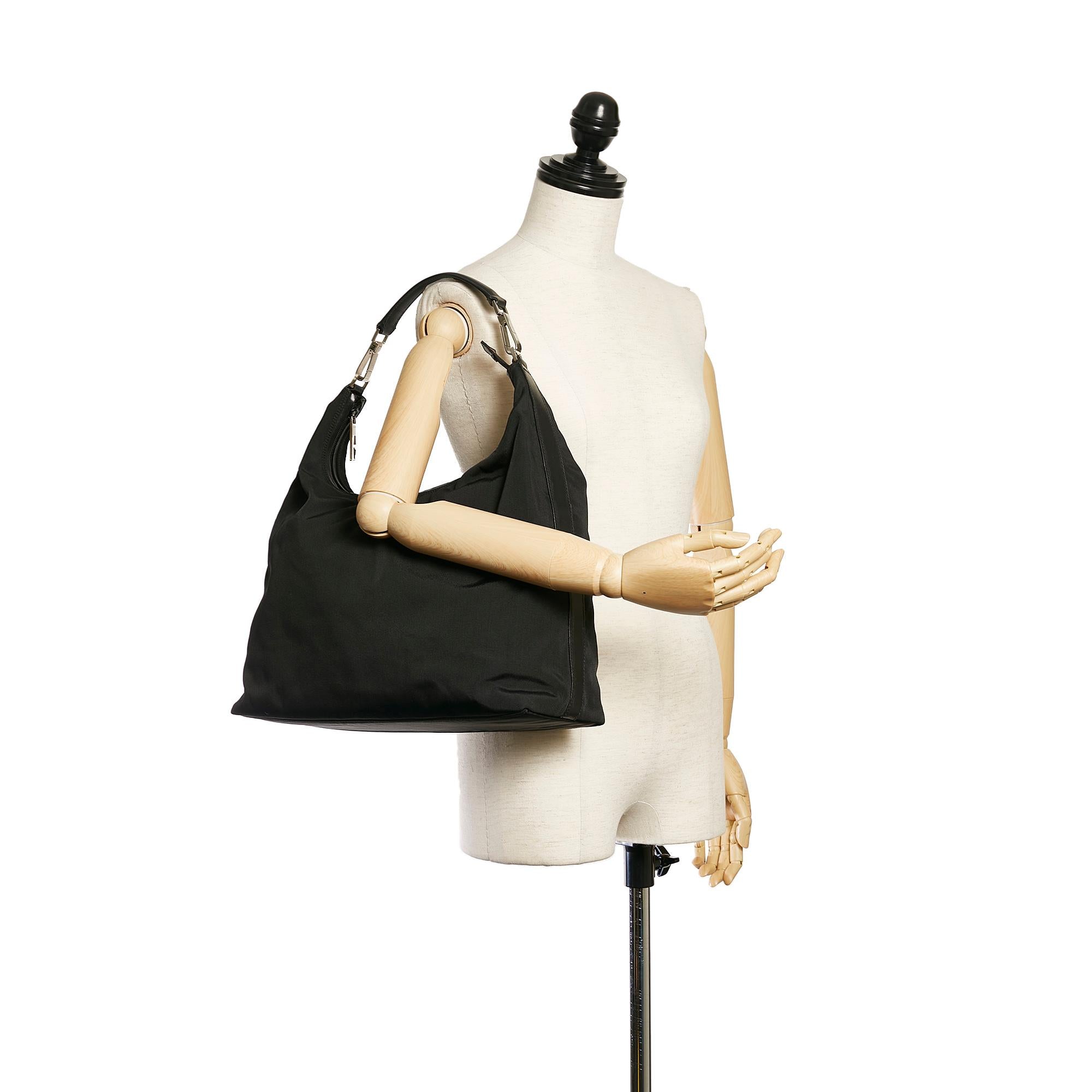 Gucci Nylon Shoulder Bag (SHG-29187)
