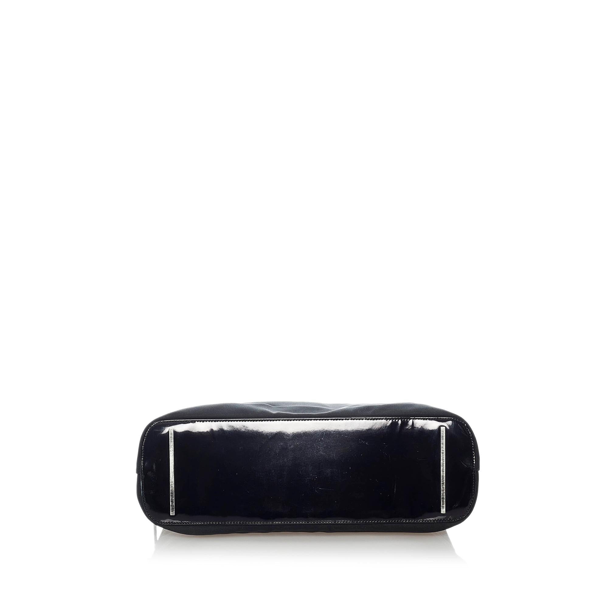 Gucci Nylon Shoulder Bag (SHG-31105)