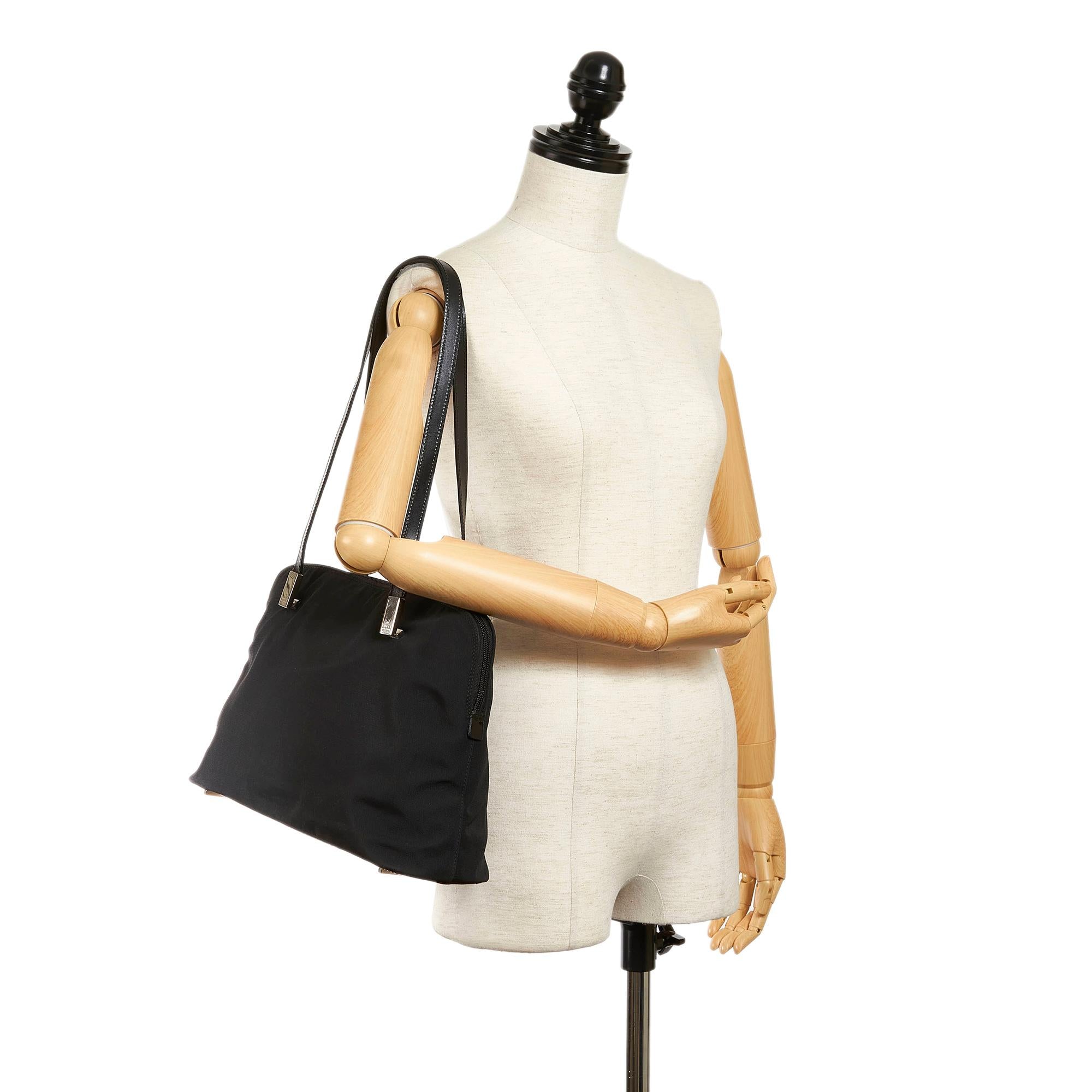 Gucci Nylon Shoulder Bag (SHG-34154)