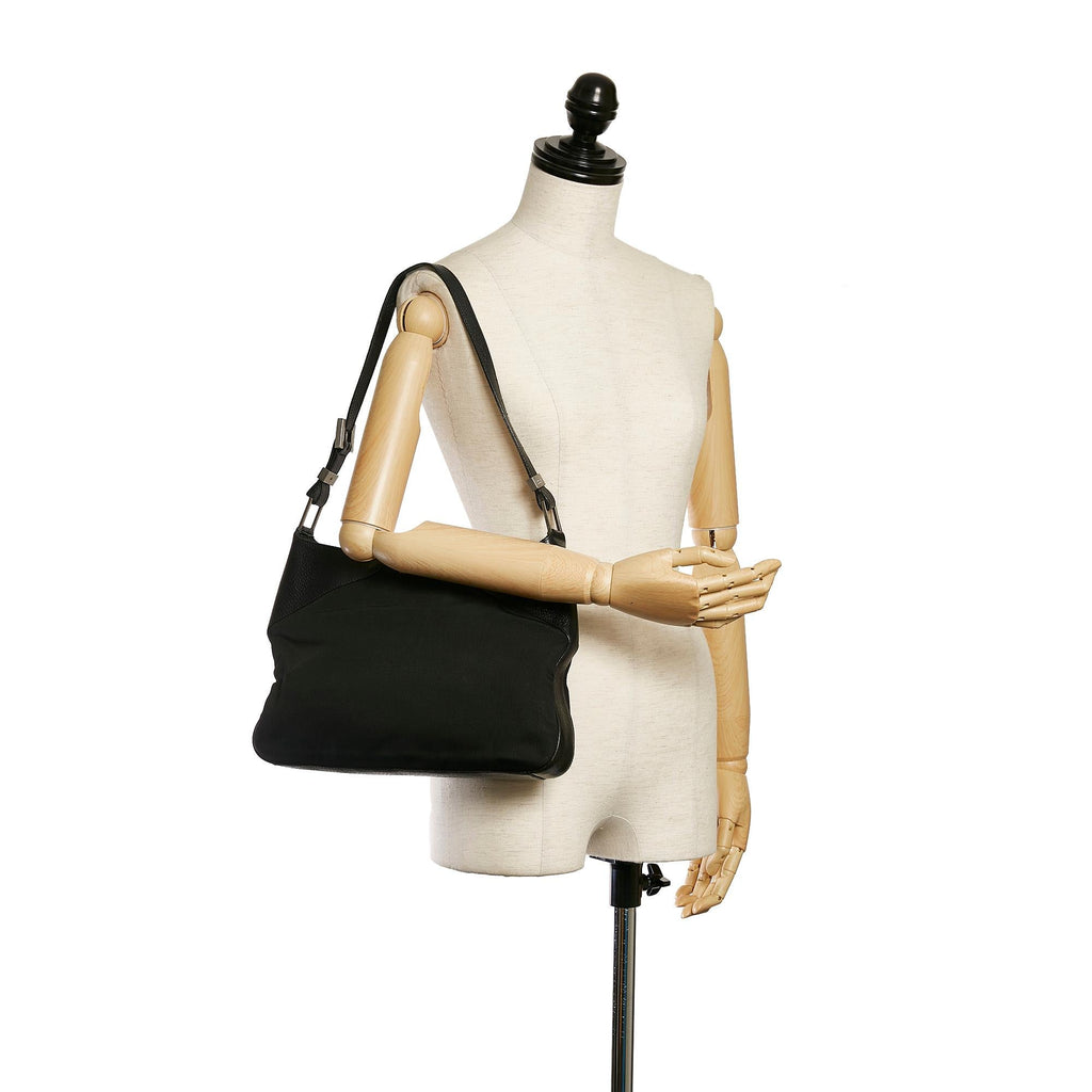 Gucci Nylon Shoulder Bag (SHG-34777)